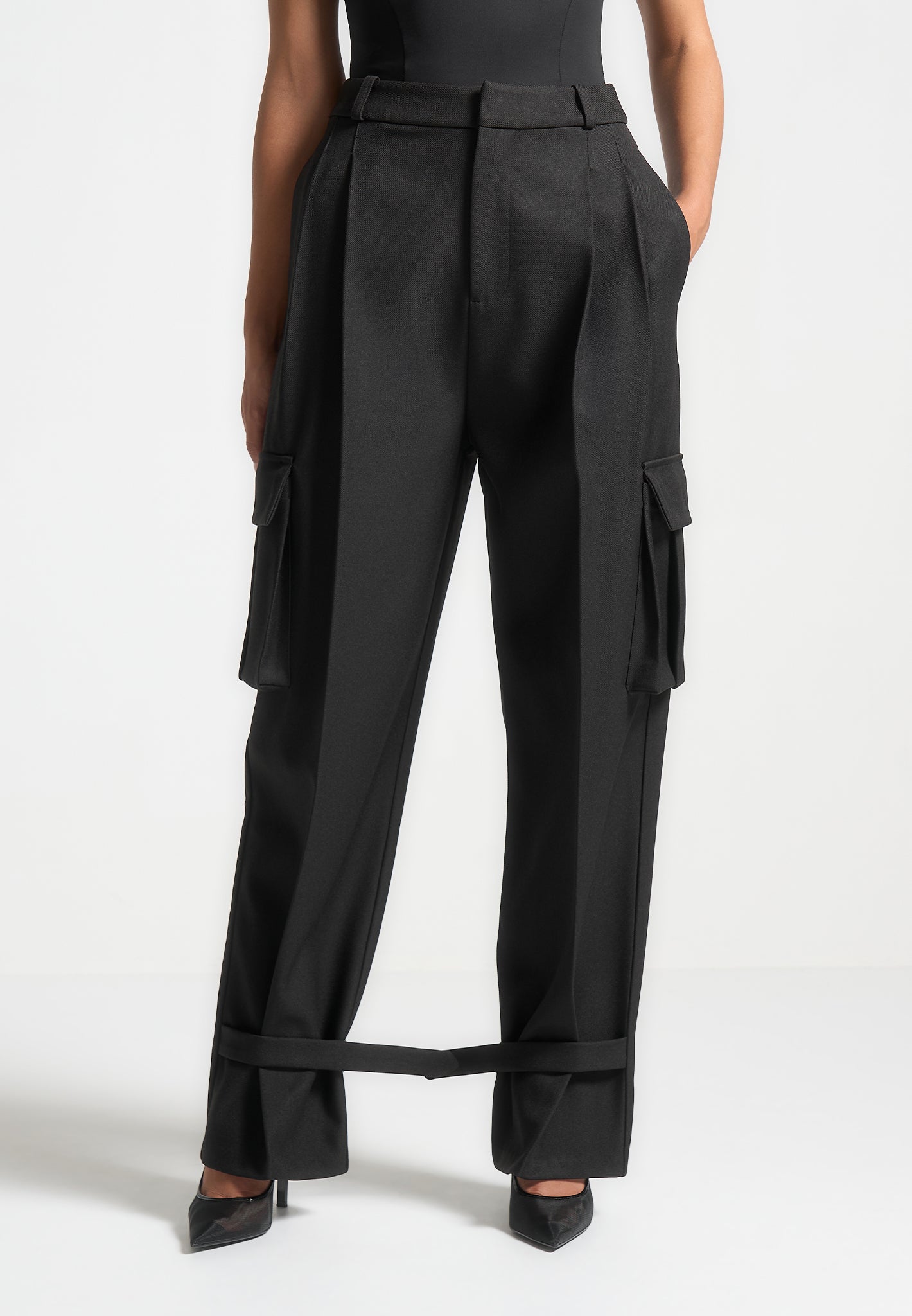 Belted black cargo pants hotsell
