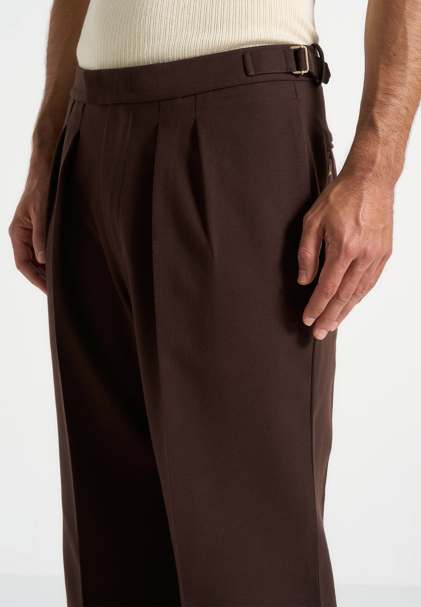 Pierre - Relaxed Fit Pleated Tailored Trousers - Brown