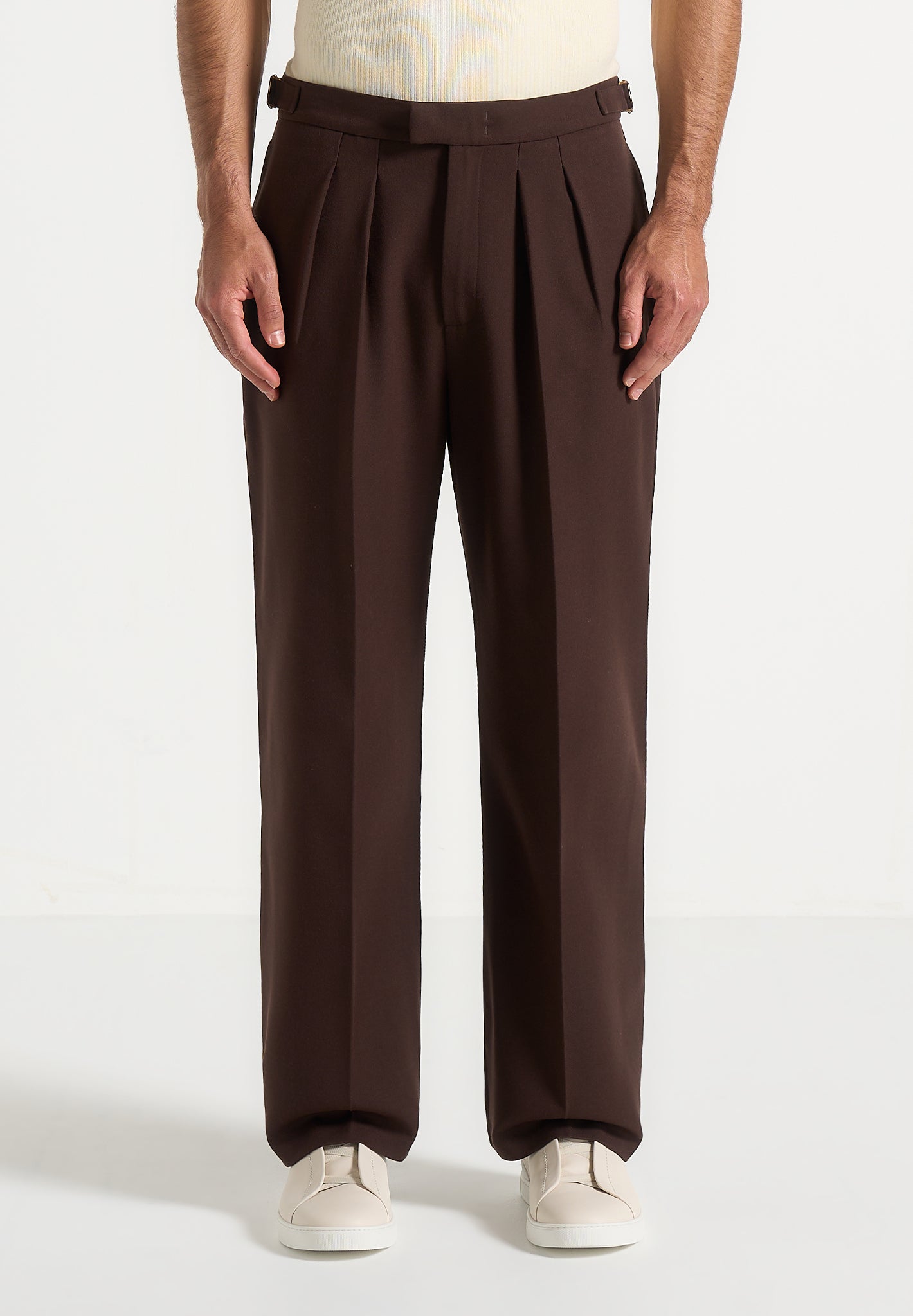 Pierre - Relaxed Fit Pleated Tailored Trousers - Brown