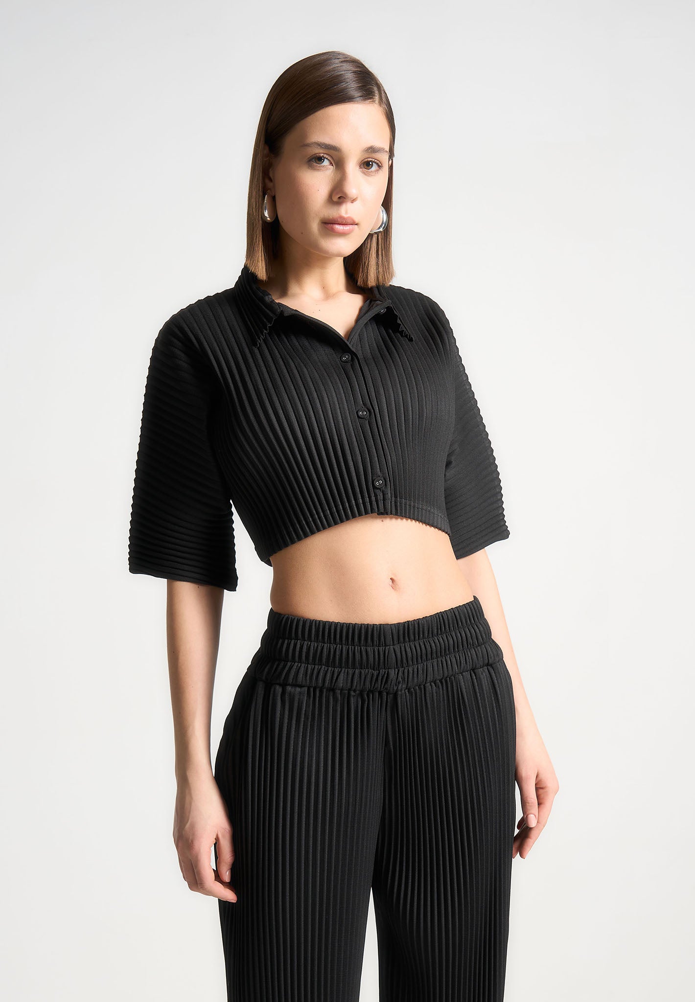 pleated-cropped-shirt-black-1