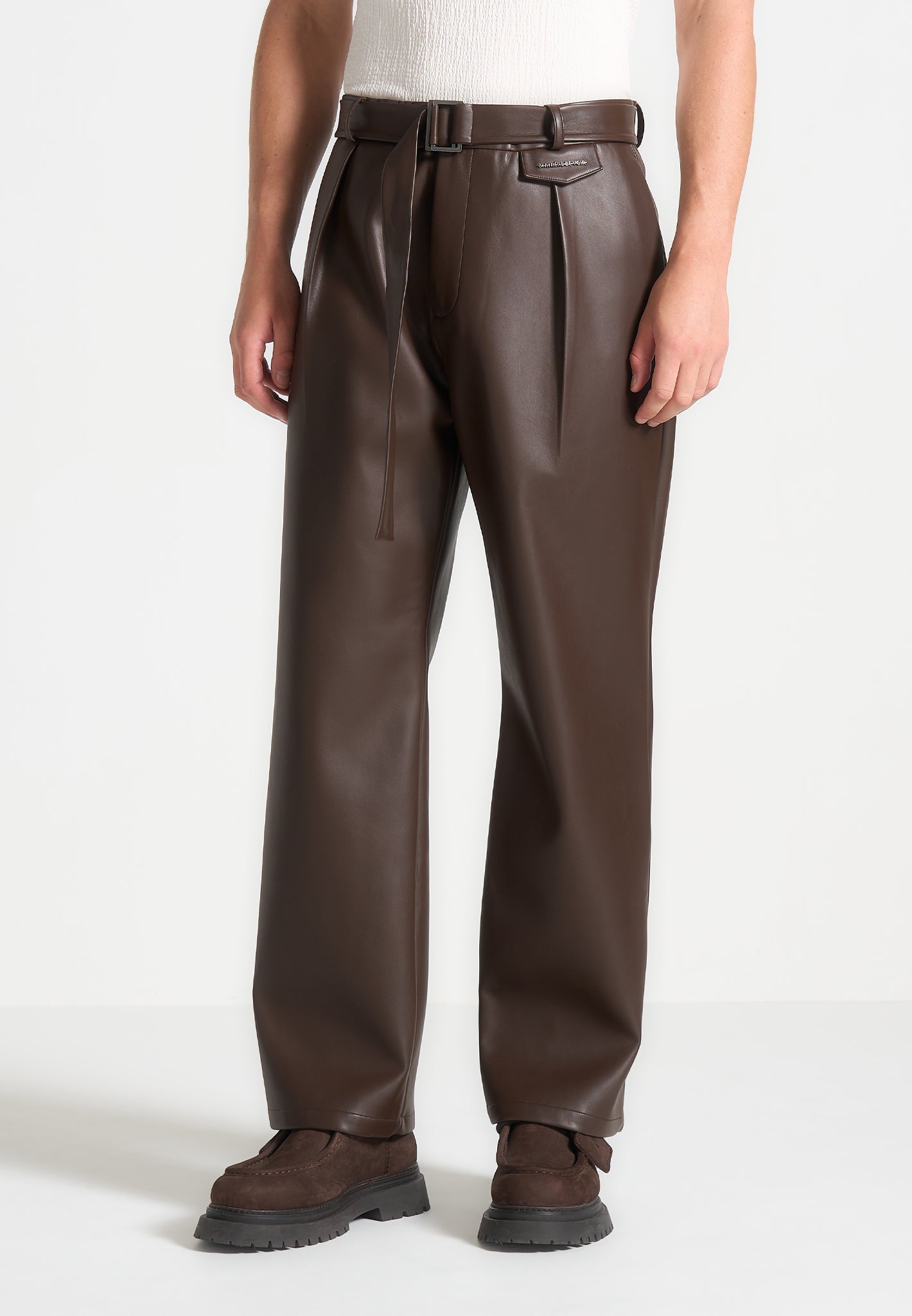 Serge - Relaxed Fit Leather Pleated Trousers - Brown | Manire De Voir Serge - Relaxed Fit Leather Pleated Trousers - Brown | Manire De Voir