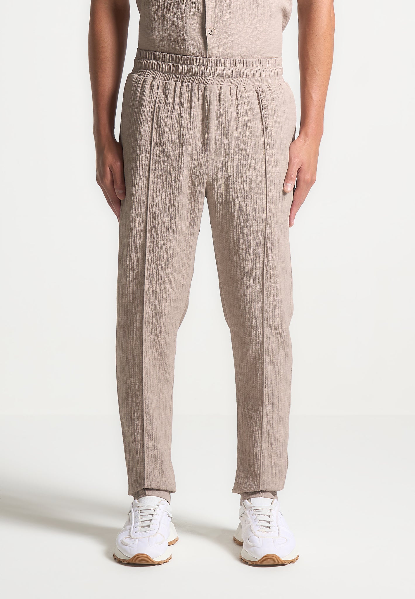 seersucker-tapered-trousers-taupe