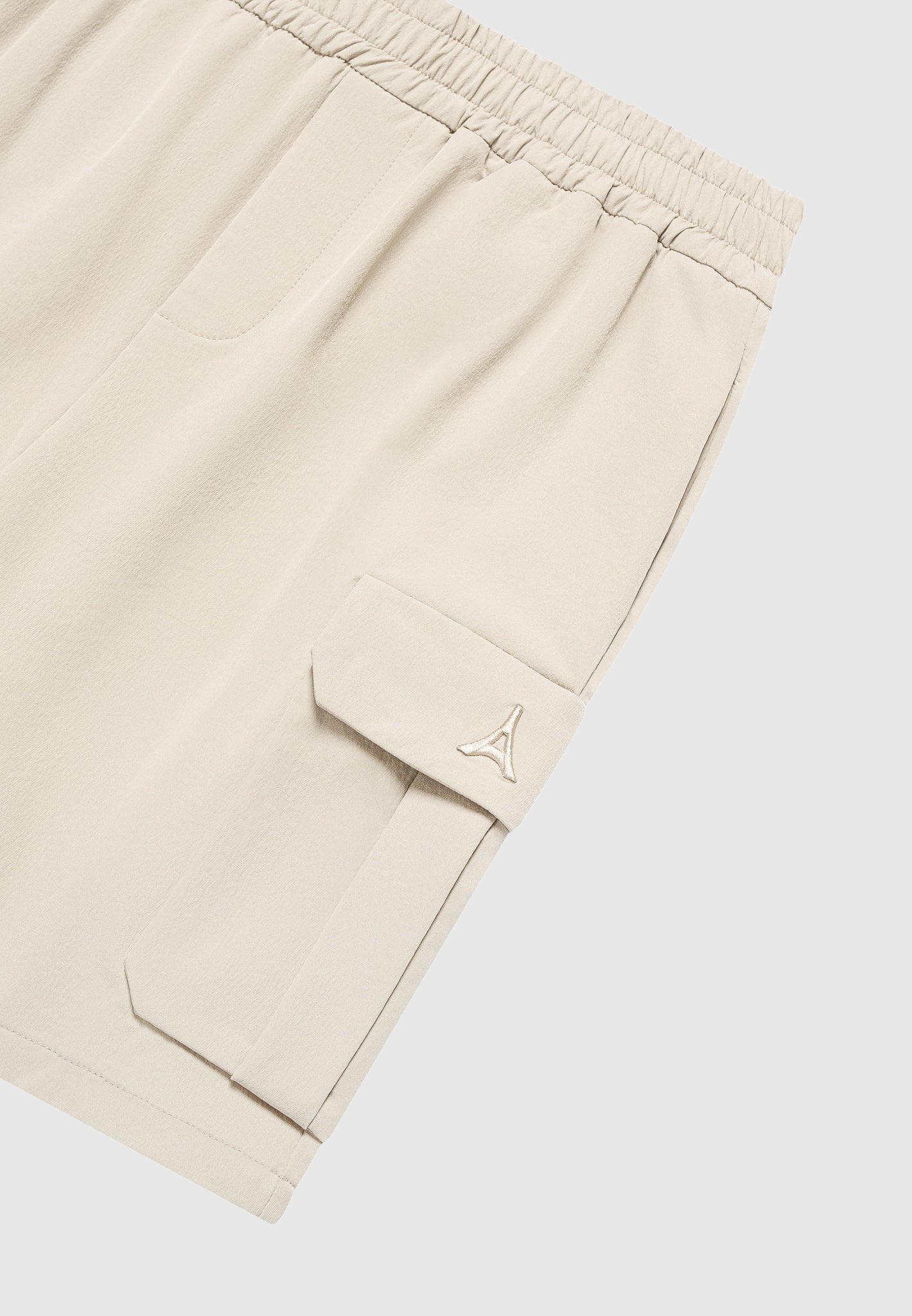 technical-cargo-shorts-taupe