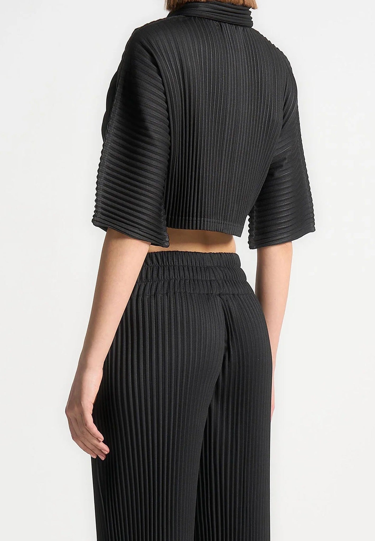 M⁠ona - Pleated Cropped Shirt - Black