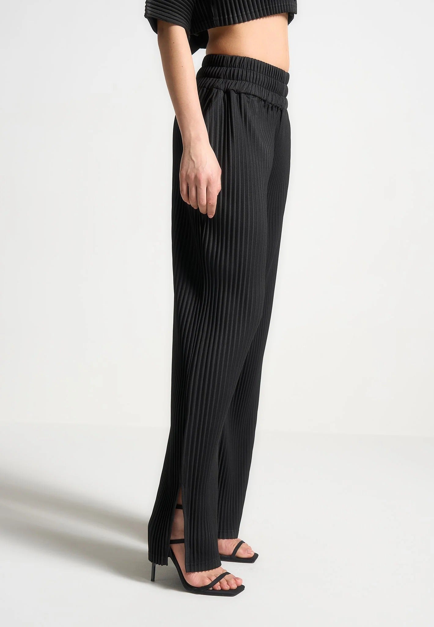 L⁠ila - Pleated Trousers - Black