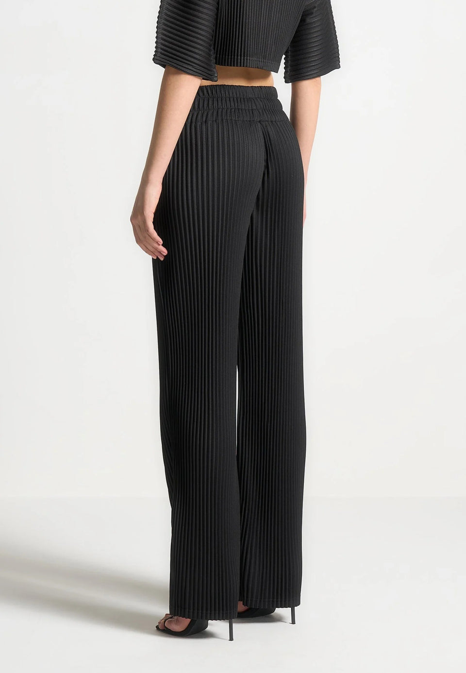 L⁠ila - Pleated Trousers - Black