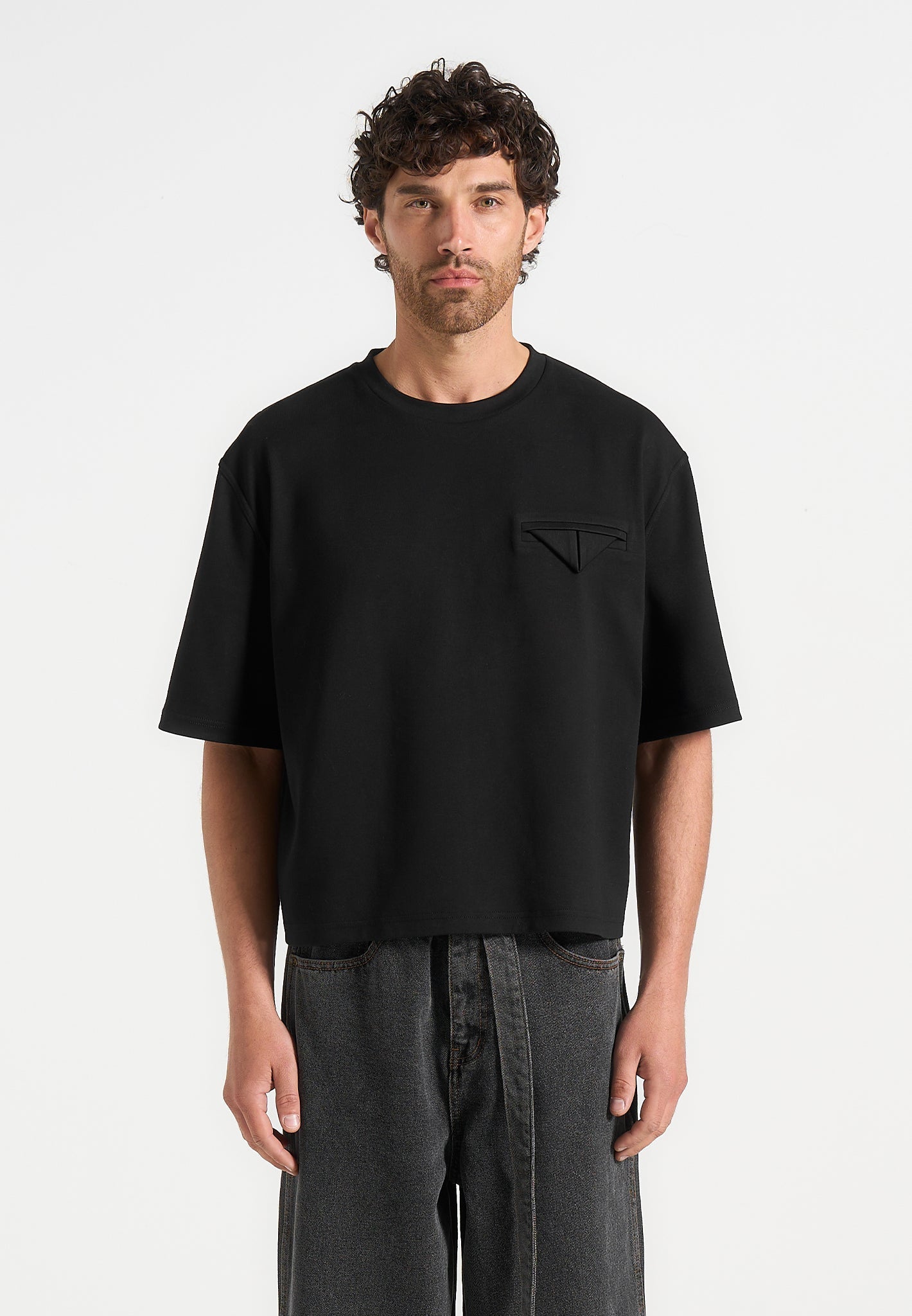 leon-boxy-cropped-t-shirt-black