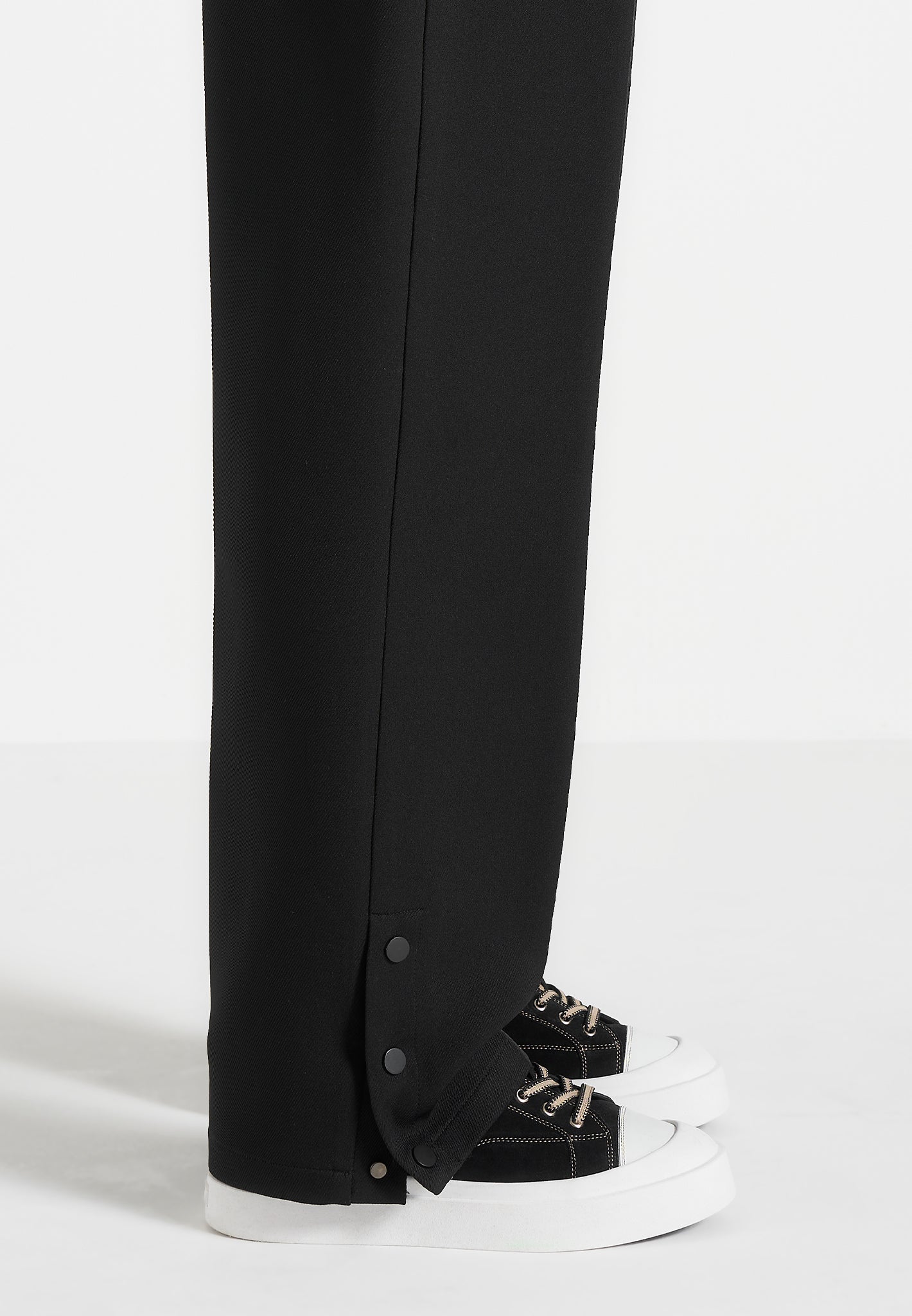 mens-vienna-suede-contrast-stitch-sneaker-black