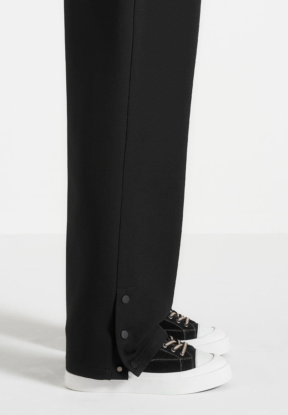 mens-vienna-suede-contrast-stitch-sneaker-black