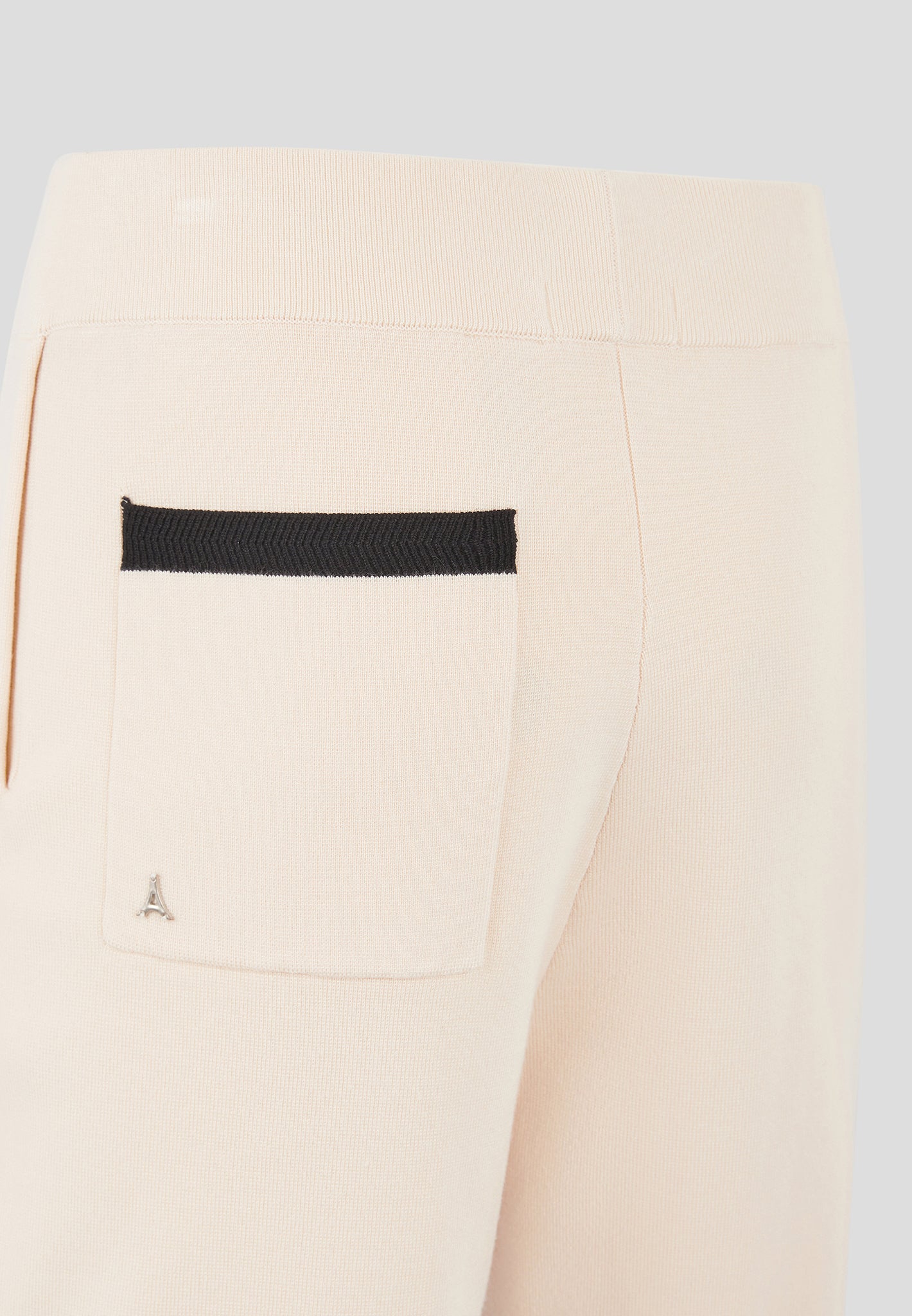 Regis - Contrast Detail Knit Shorts - Cream