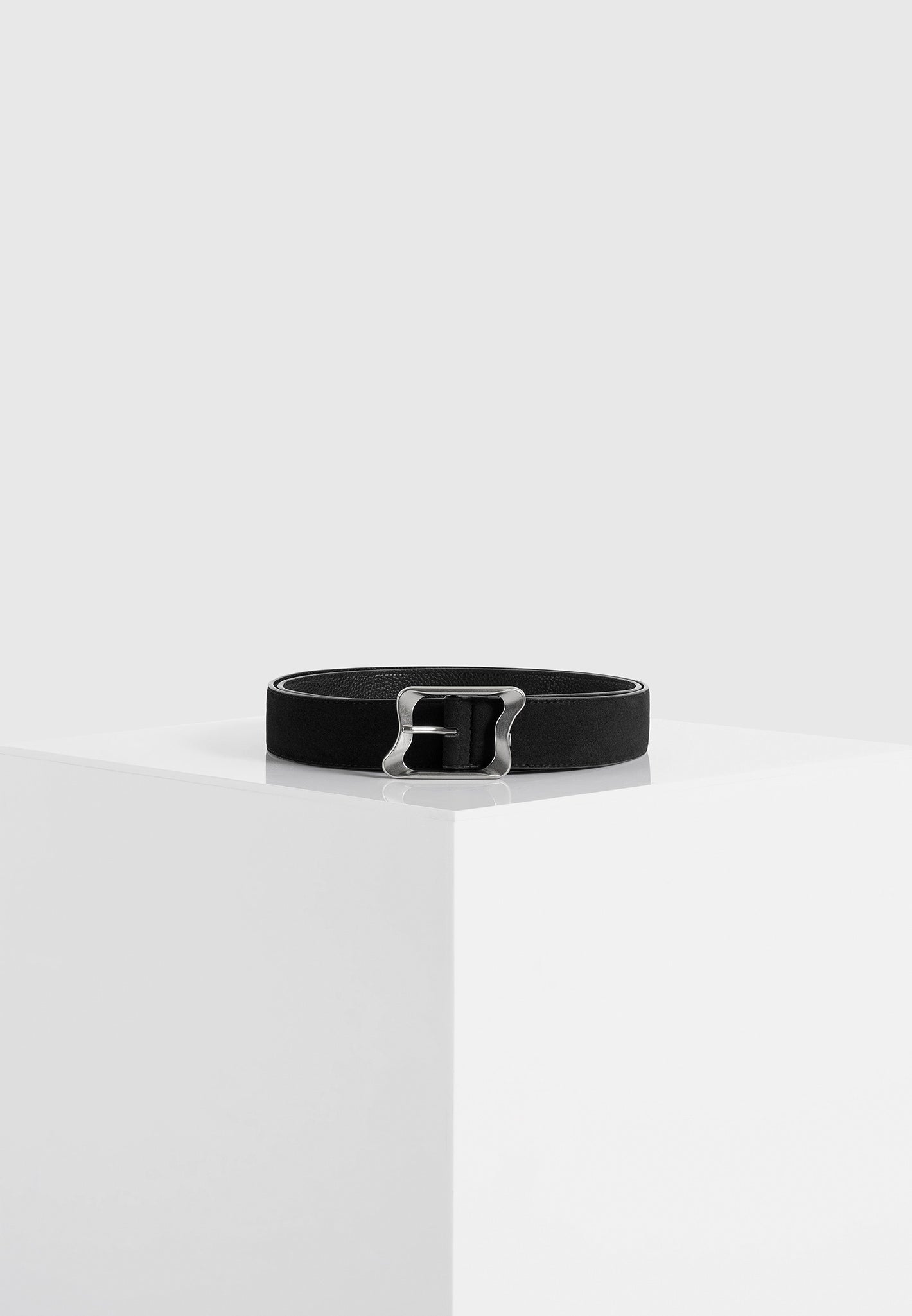 eleanor-suede-and-leather-statement-buckle-belt-black