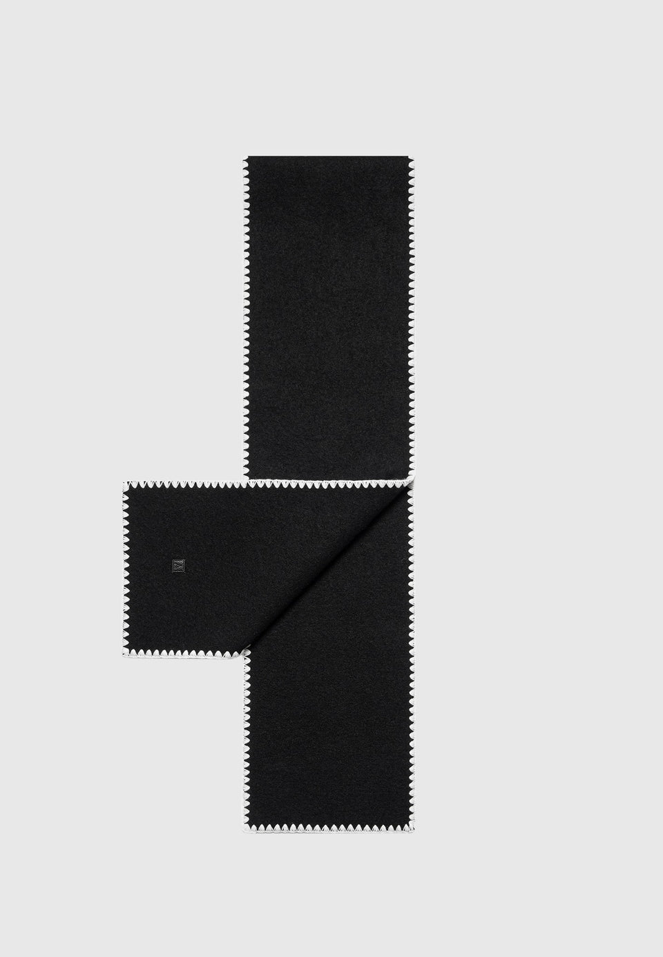 aube-blanket-stitch-wool-scarf-black