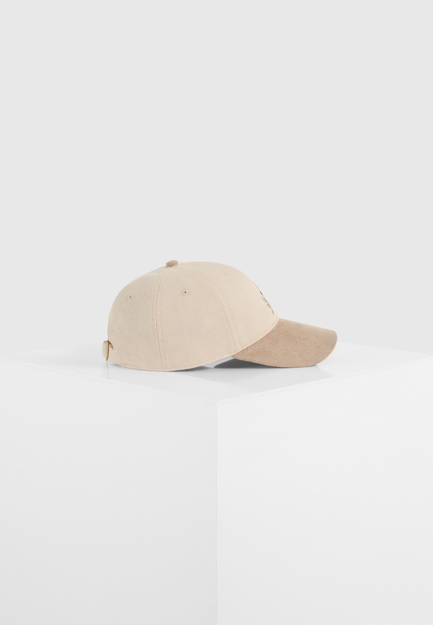 floral-eiffel-suede-contrast-cap-beige