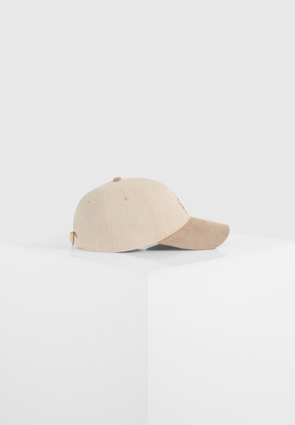 floral-eiffel-suede-contrast-cap-beige