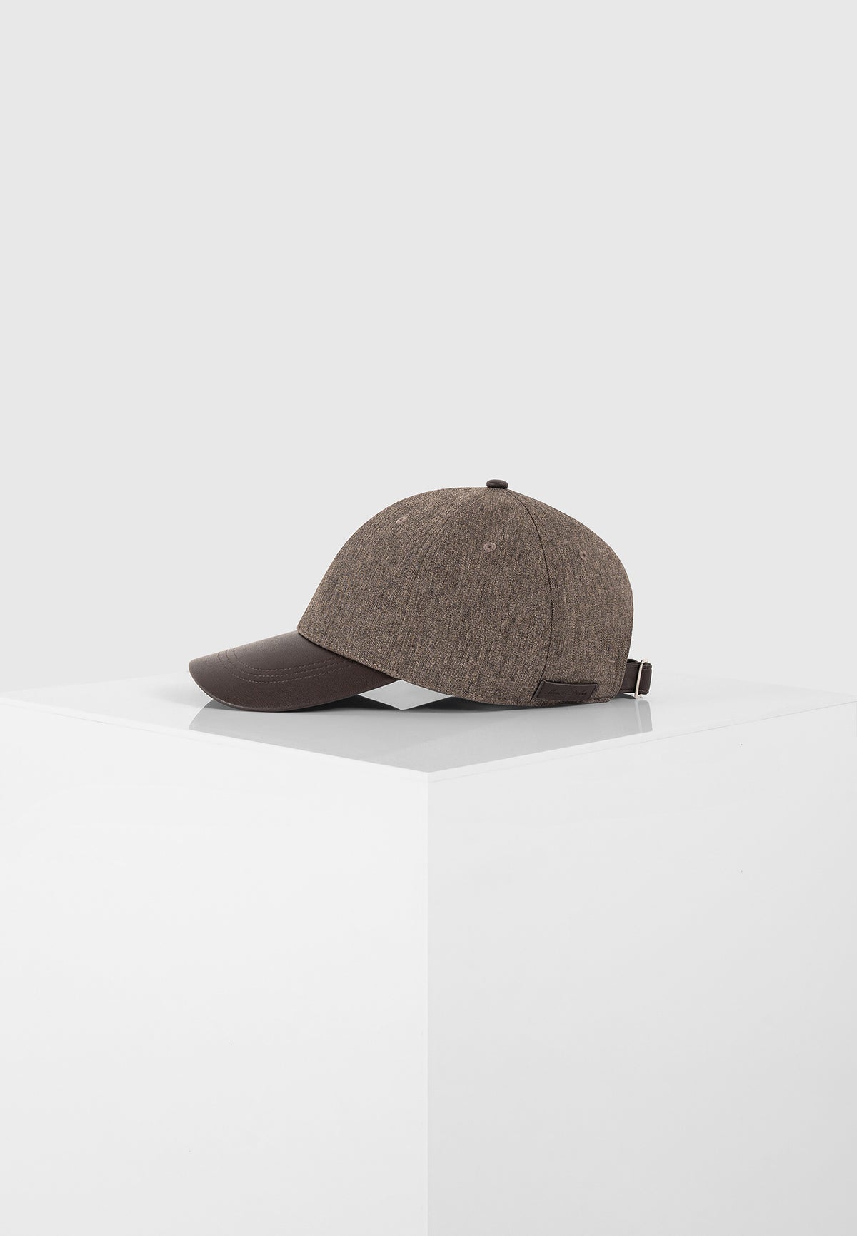 Ellis - Textured Tailored Cap With Leather Brim - Taupe
