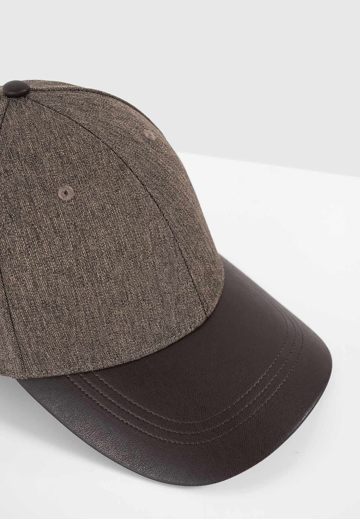 Ellis - Textured Tailored Cap With Leather Brim - Taupe