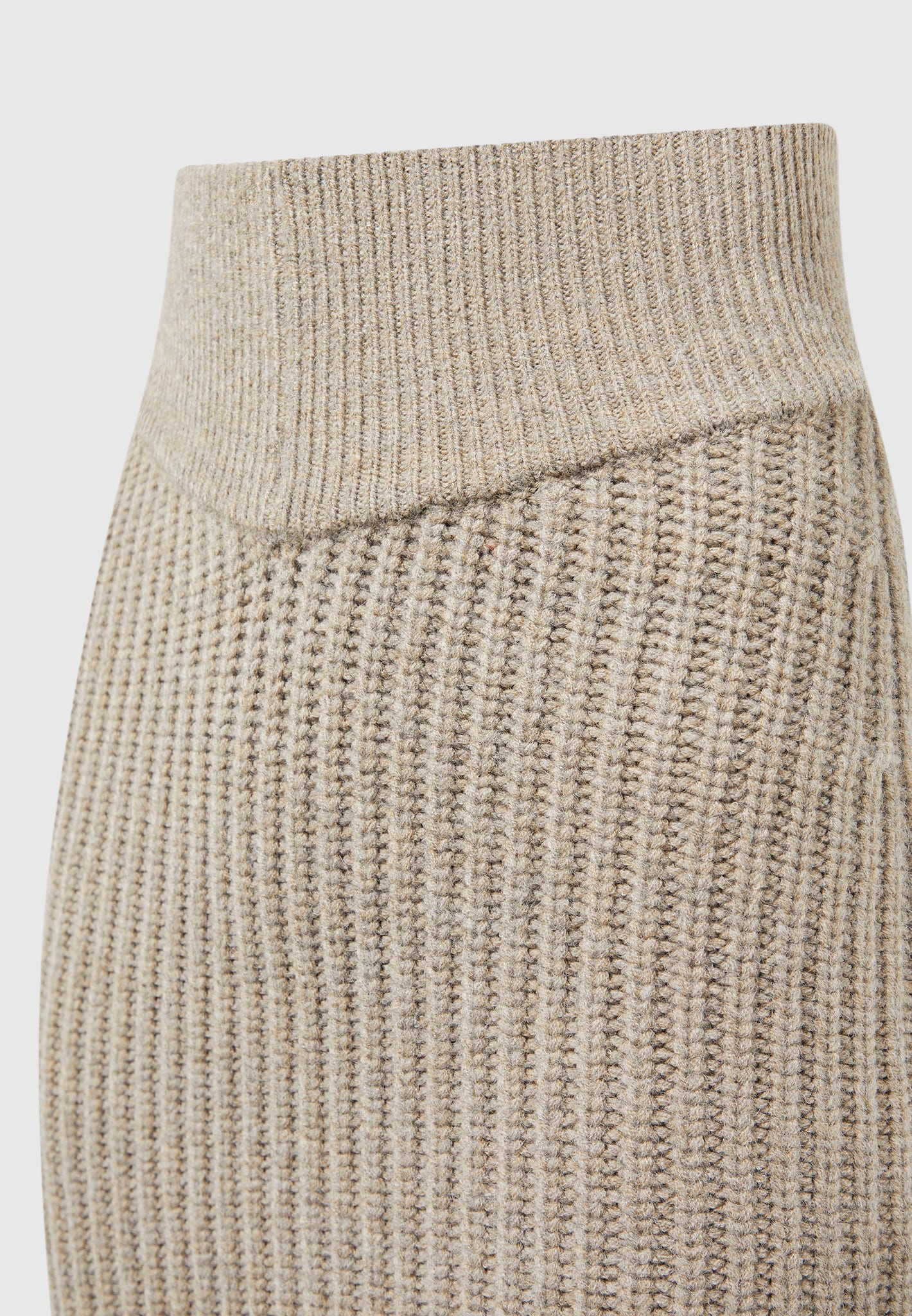 angled-waist-knit-maxi-skirt-beige-marl