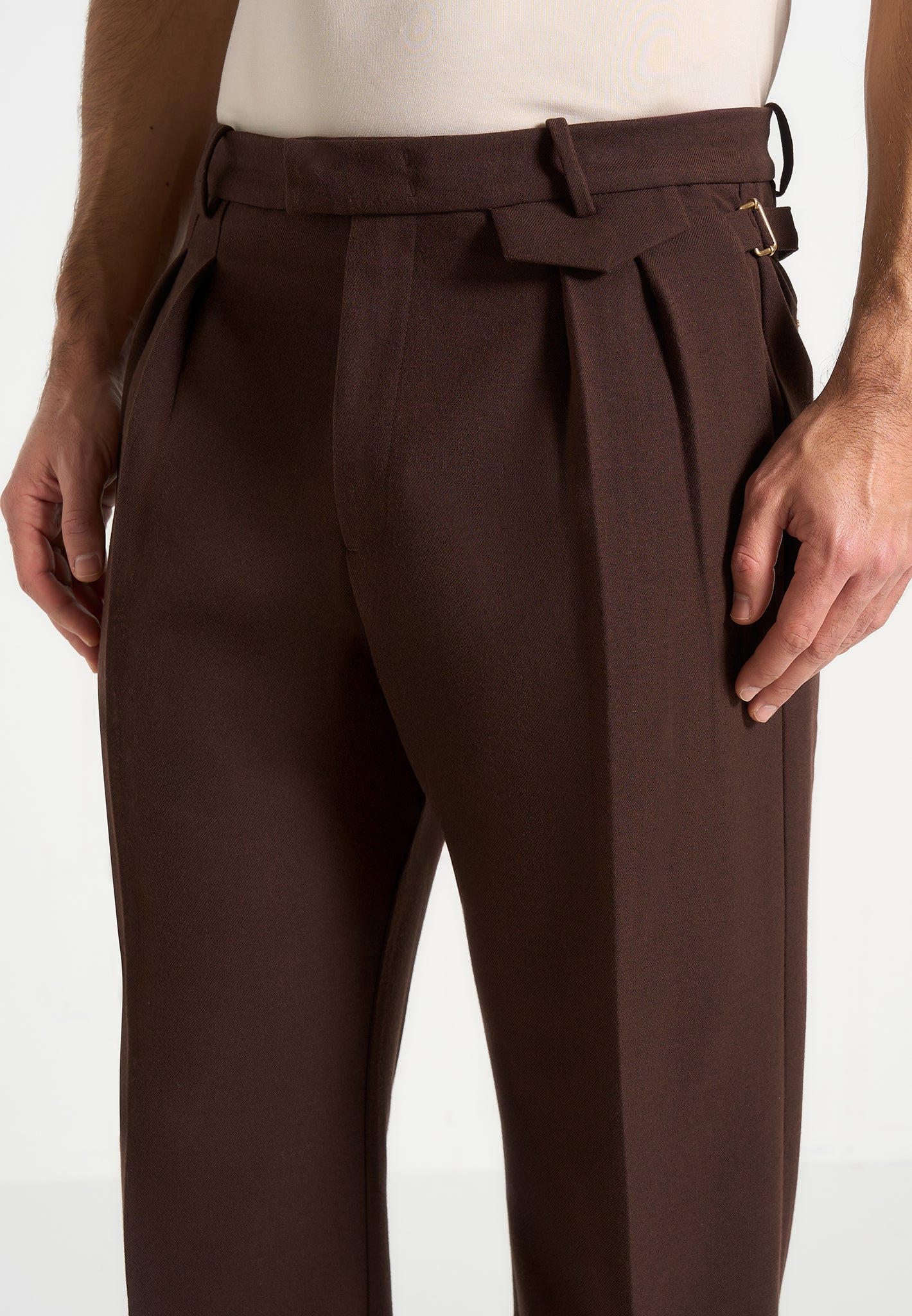Pierre - Relaxed Fit Pleated Tailored Trousers - Brown