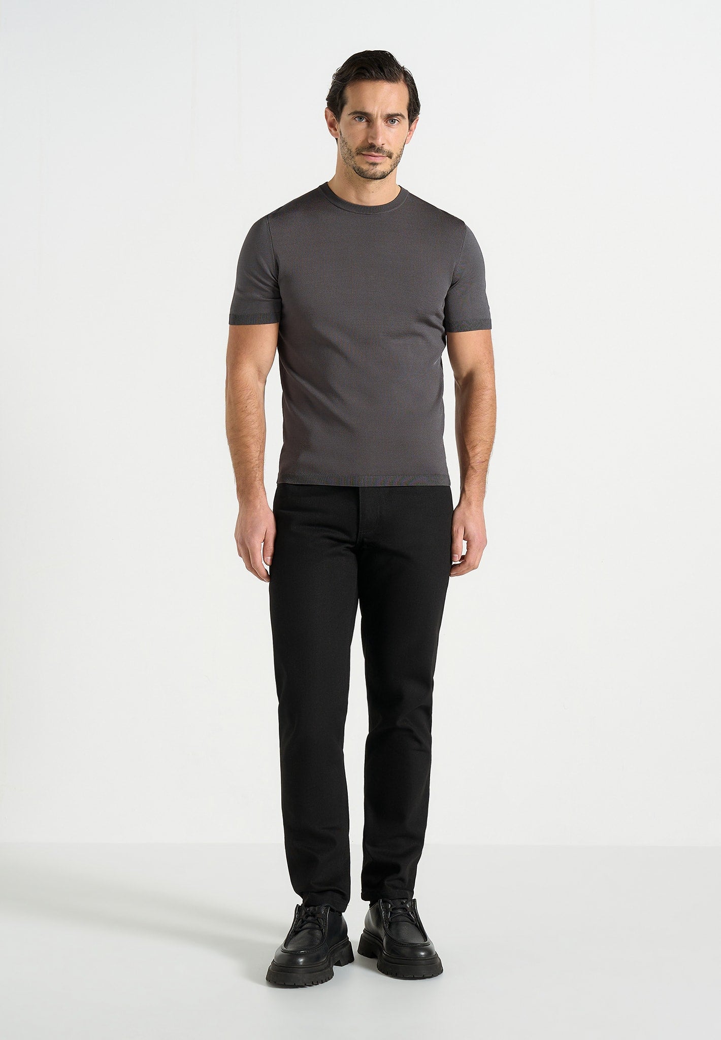 DN001 - Tapered Fit Jeans - Black 