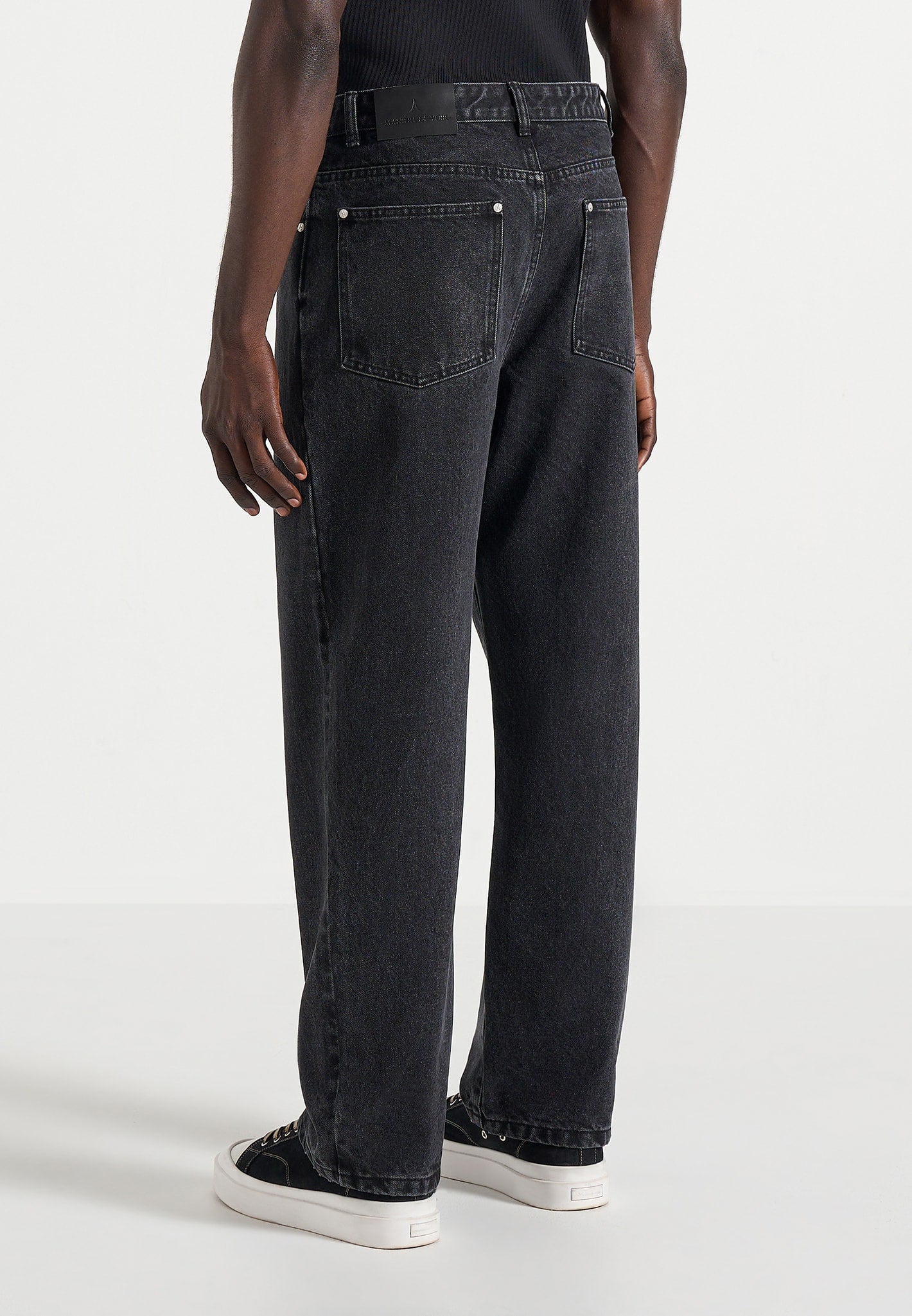 DN002 - Relaxed Fit Jeans - Black