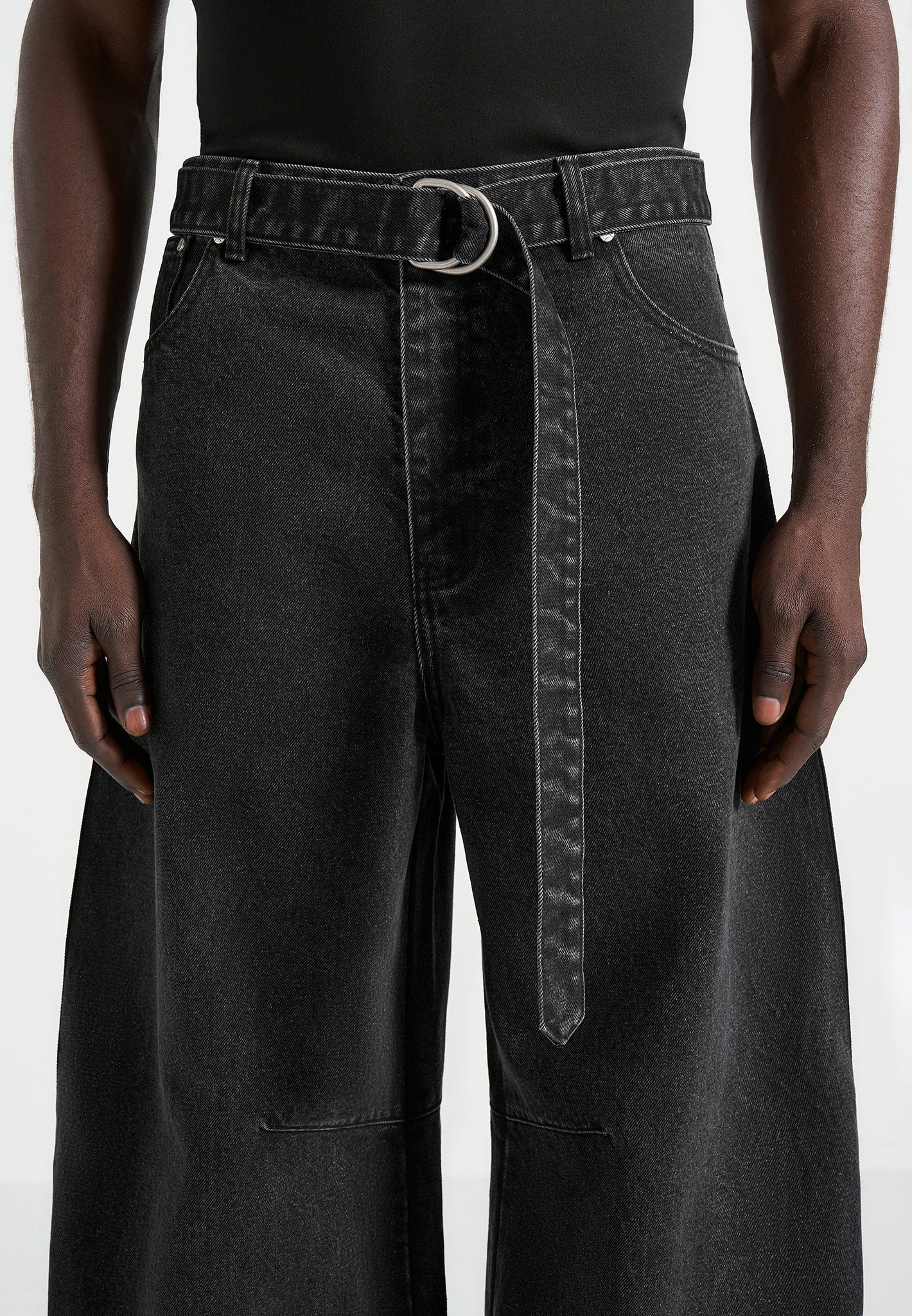 Xander - Barrel Leg Jeans - Black