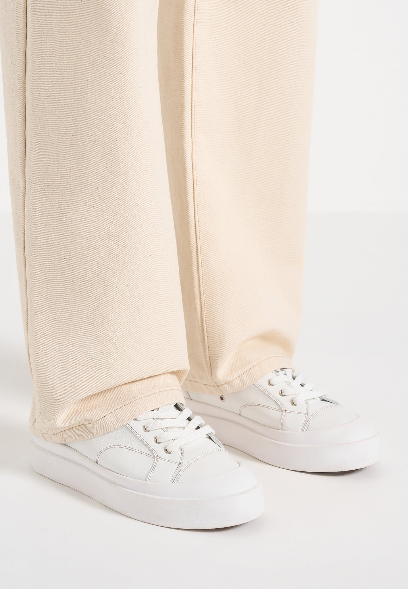 Vienna - Leather Contrast Stitch Sneakers - White 