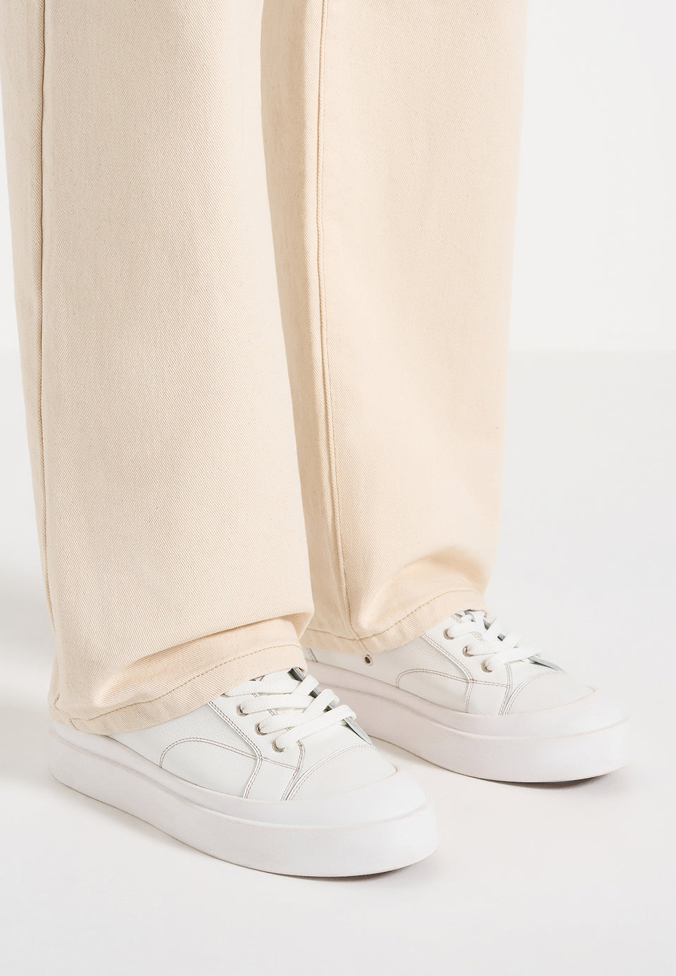 mens-vienna-leather-contrast-stitch-sneakers-white