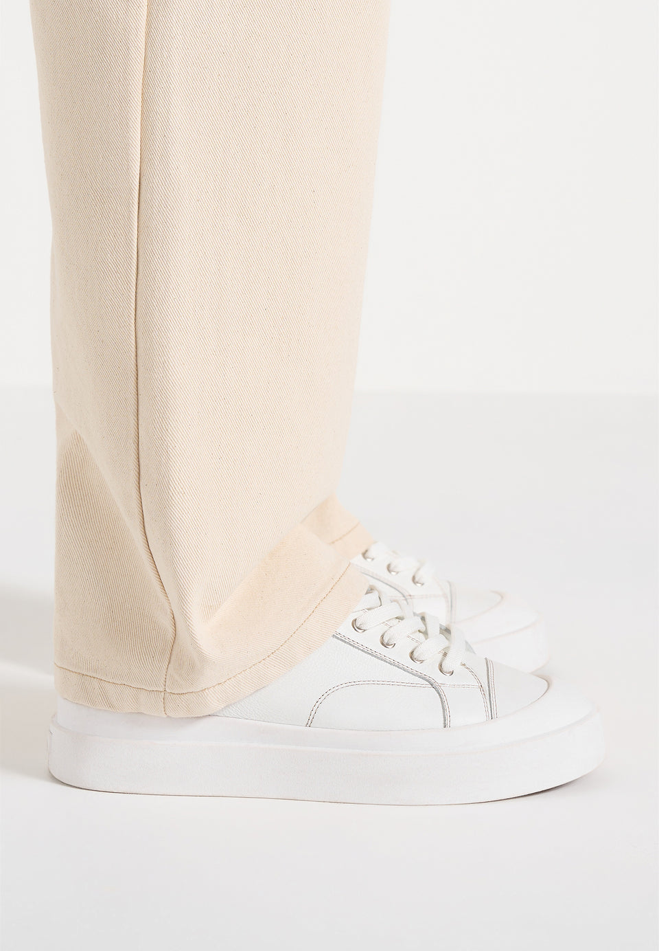 mens-vienna-leather-contrast-stitch-sneakers-white