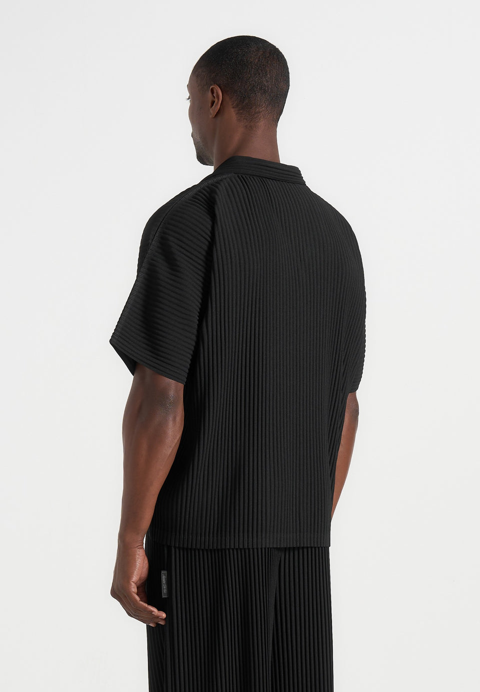 justin-pleated-boxy-shirt-black