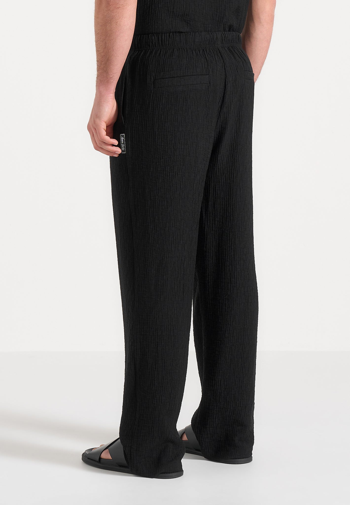 addison-unisex-textured-relaxed-fit-trousers-black