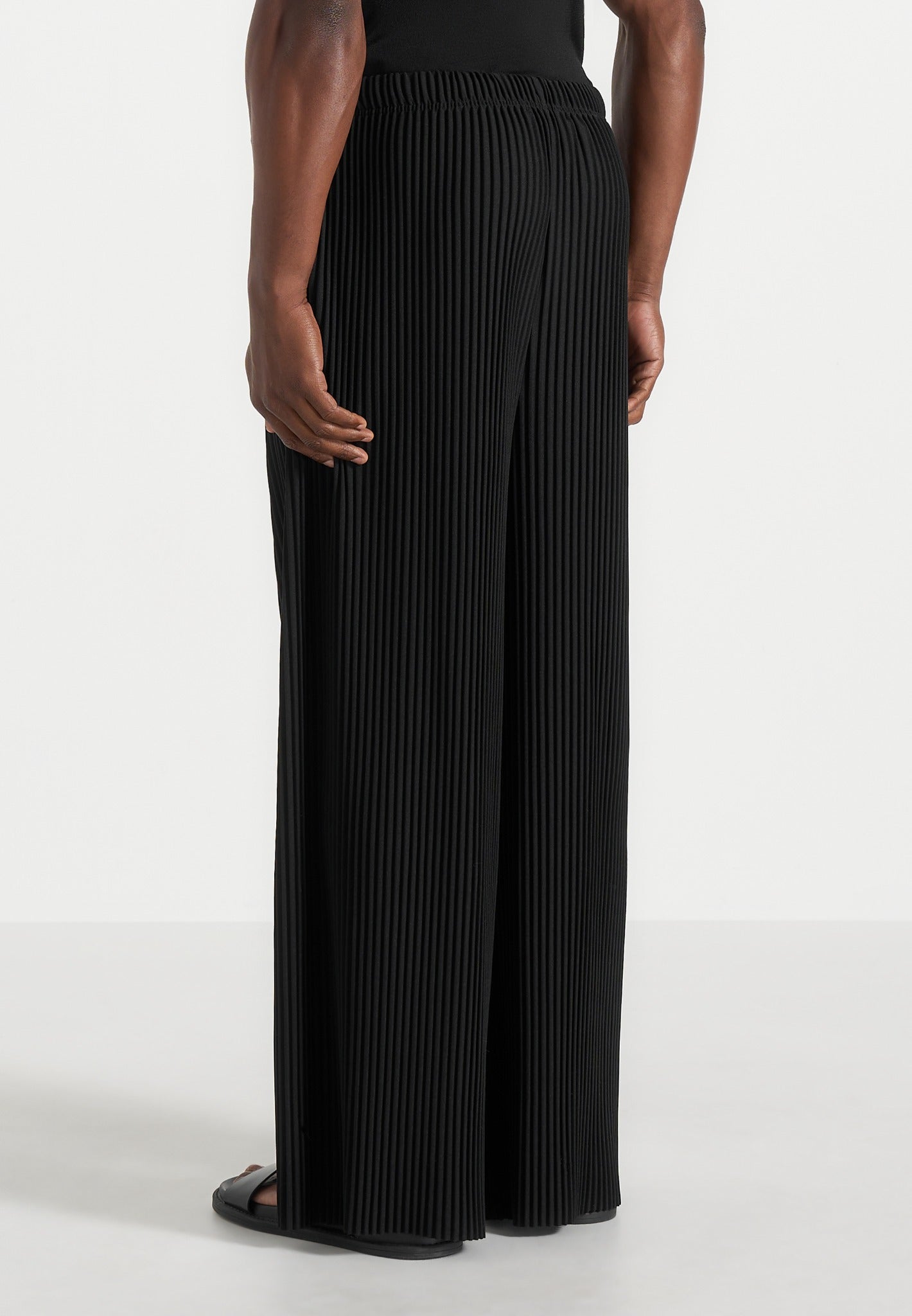 jonas-pleated-wide-leg-trousers-black