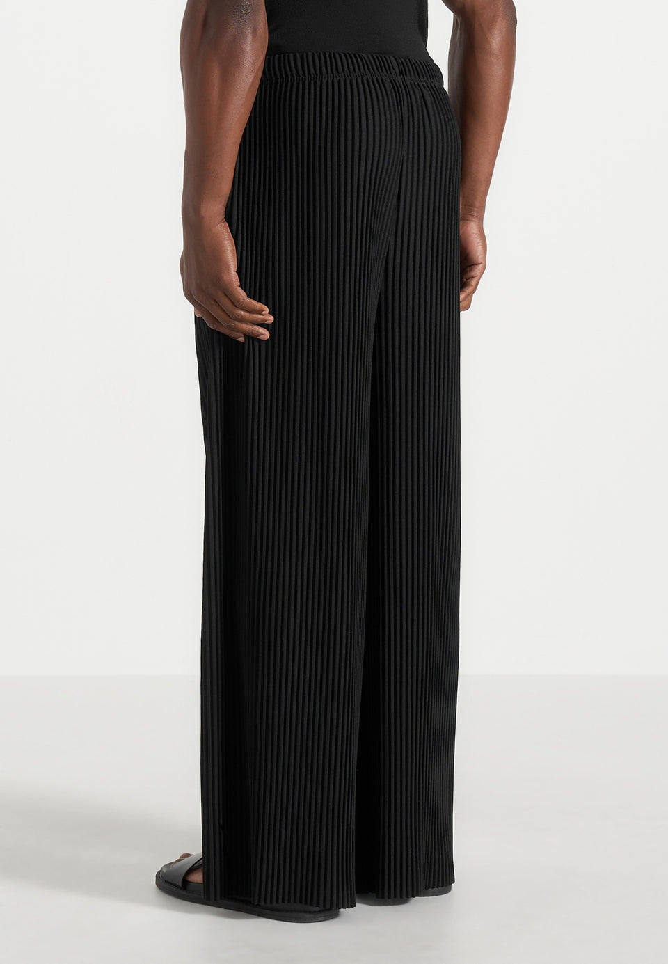 jonas-pleated-wide-leg-trousers-black