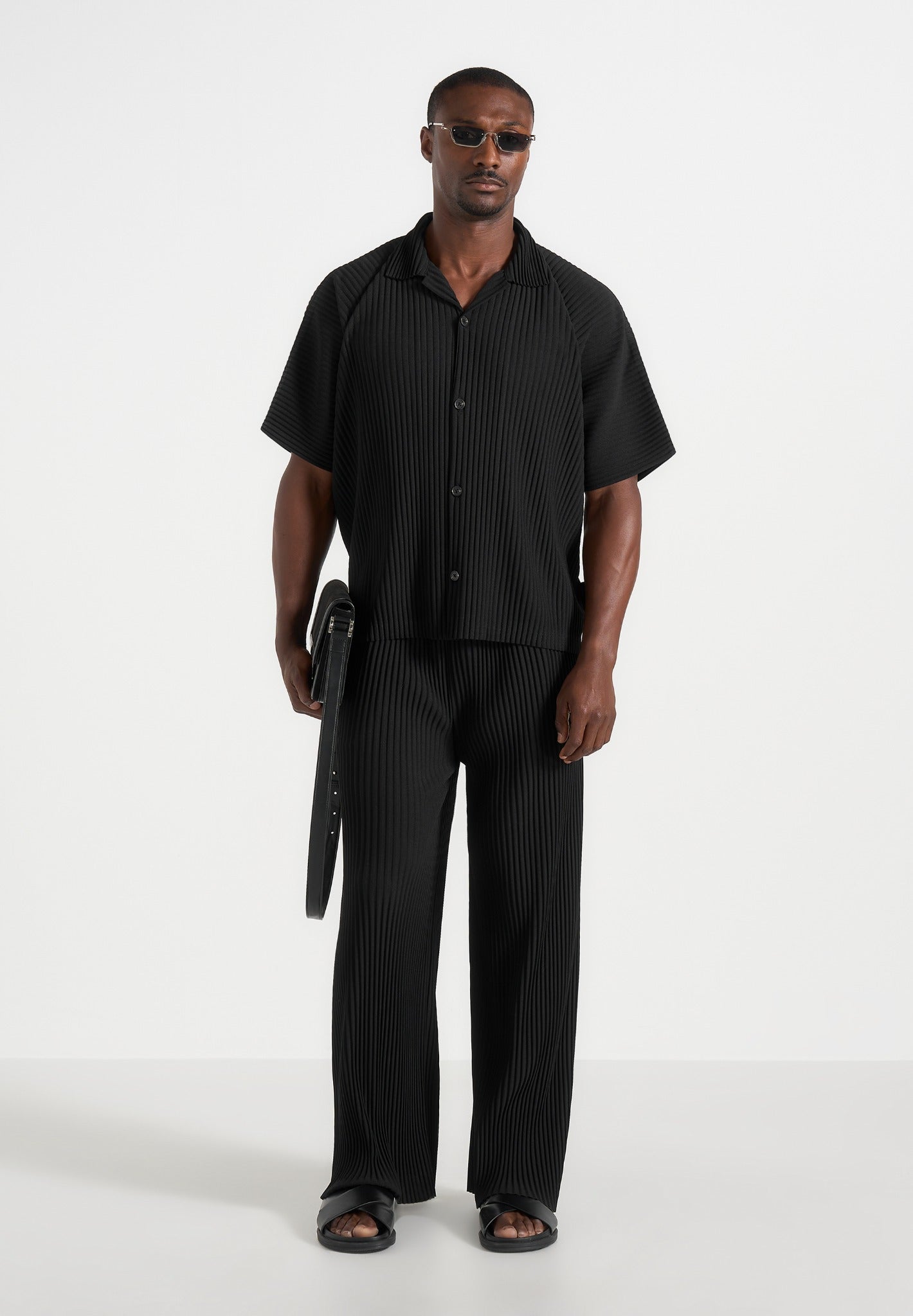 jonas-pleated-wide-leg-trousers-black