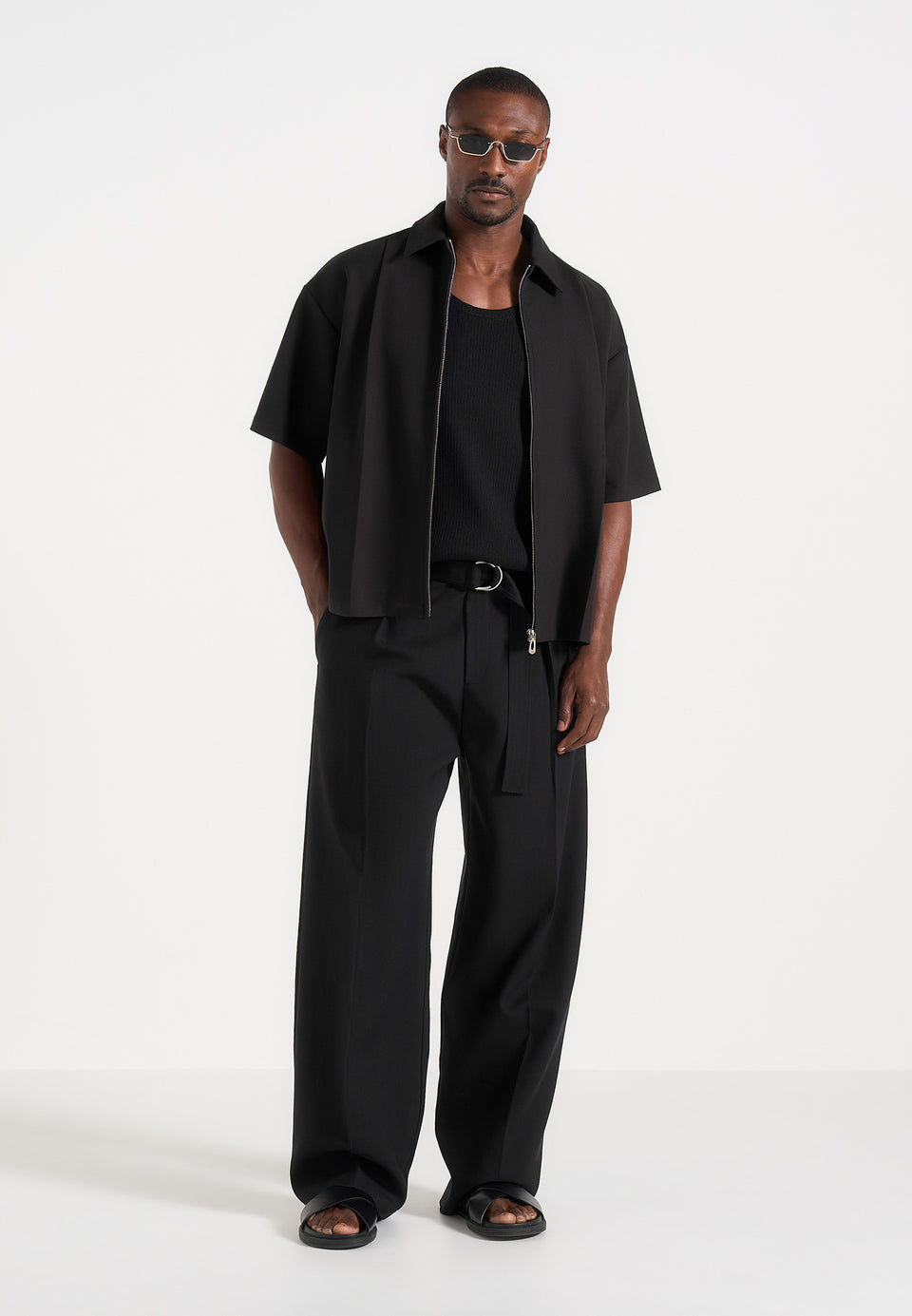 aven-boxy-shirt-with-crease-black
