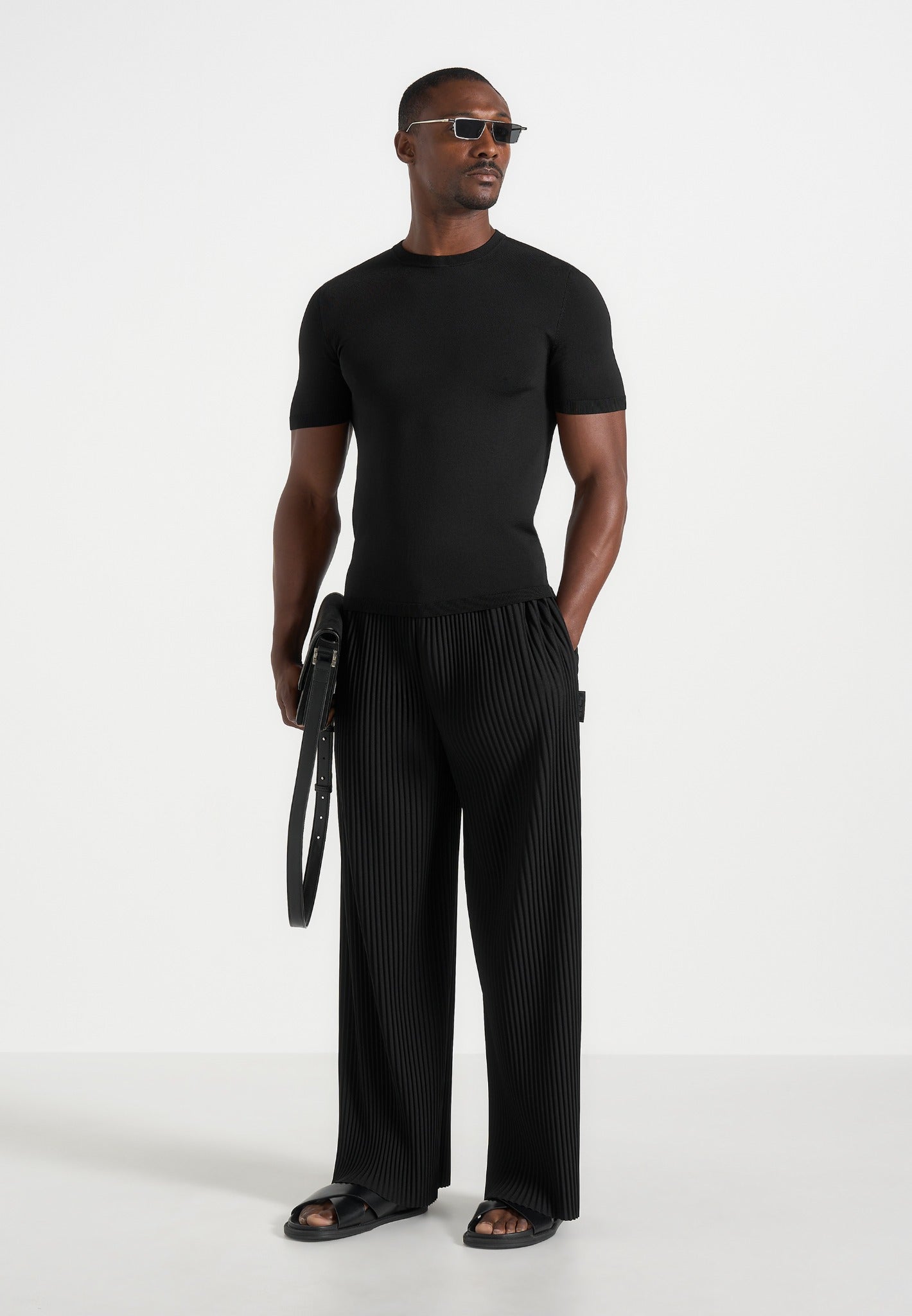 Jonas - Pleated Wide Leg Trousers - Black