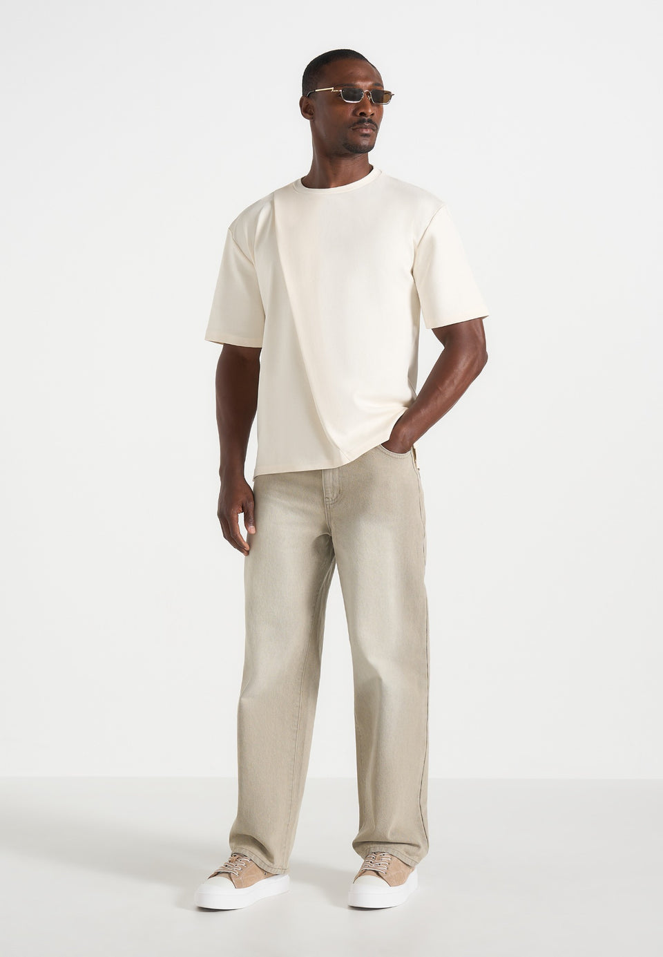 dn002-relaxed-fit-denim-jeans-beige
