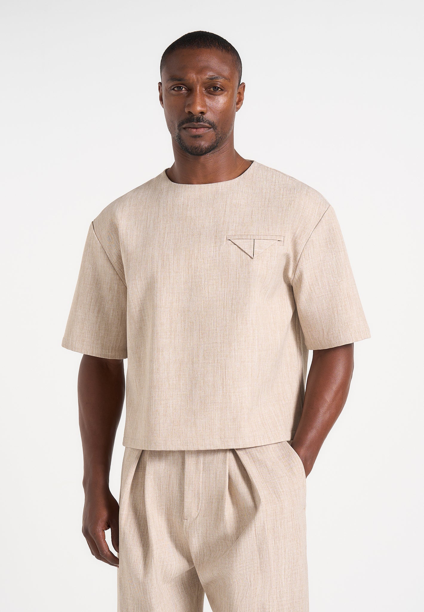 leon-boxy-cropped-hatched-t-shirt-beige