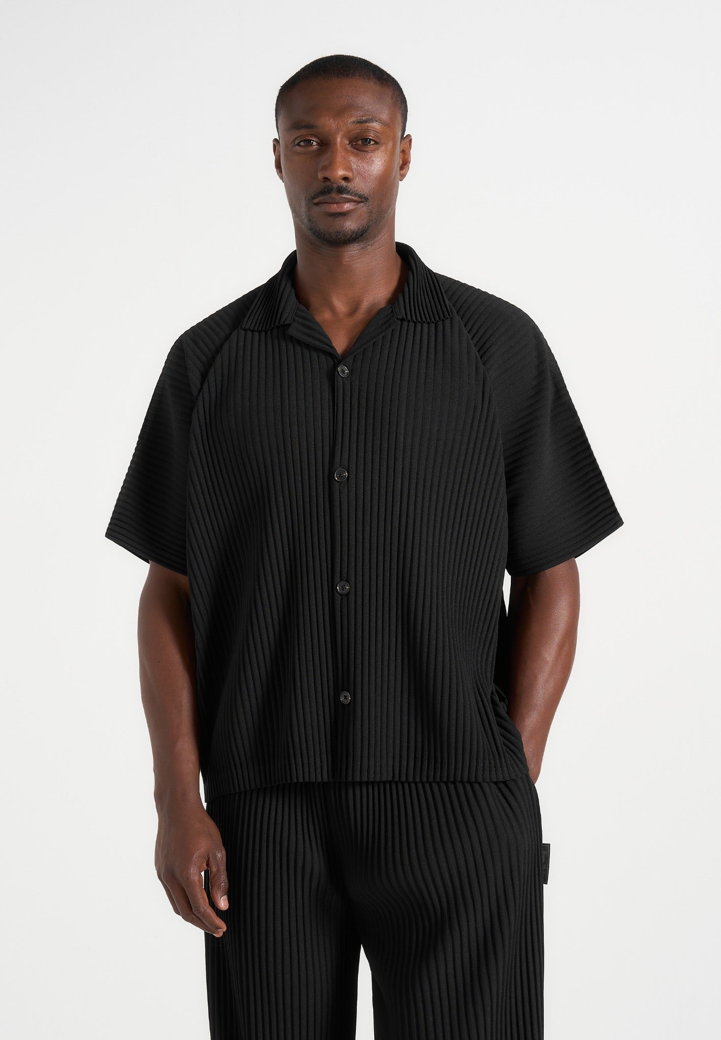justin-pleated-boxy-shirt-black