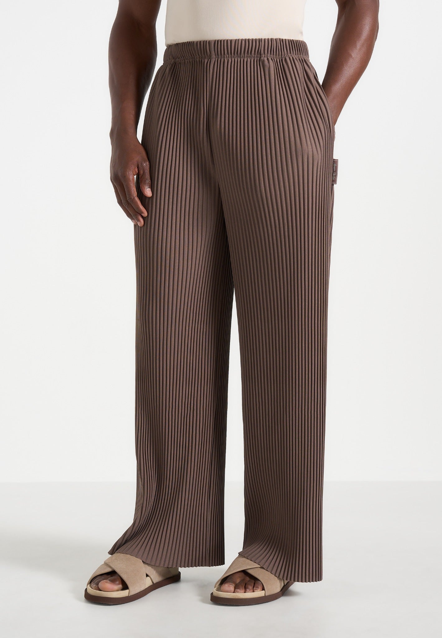 Jonas - Pleated Wide Leg Trousers - Brown