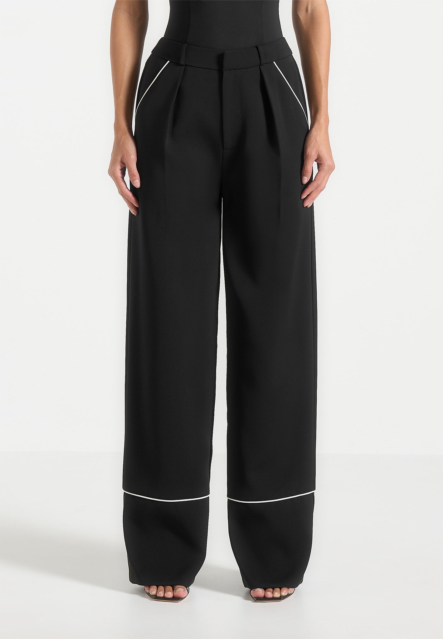 Contrast Piped Pleated Trousers - Black/White