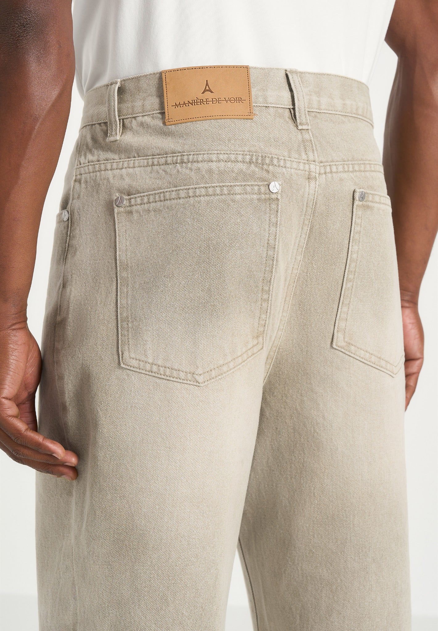 dn002-relaxed-fit-denim-jeans-beige