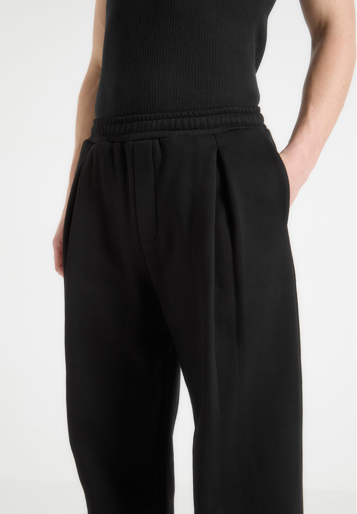 eternel-twin-pleated-relaxed-jogger-black