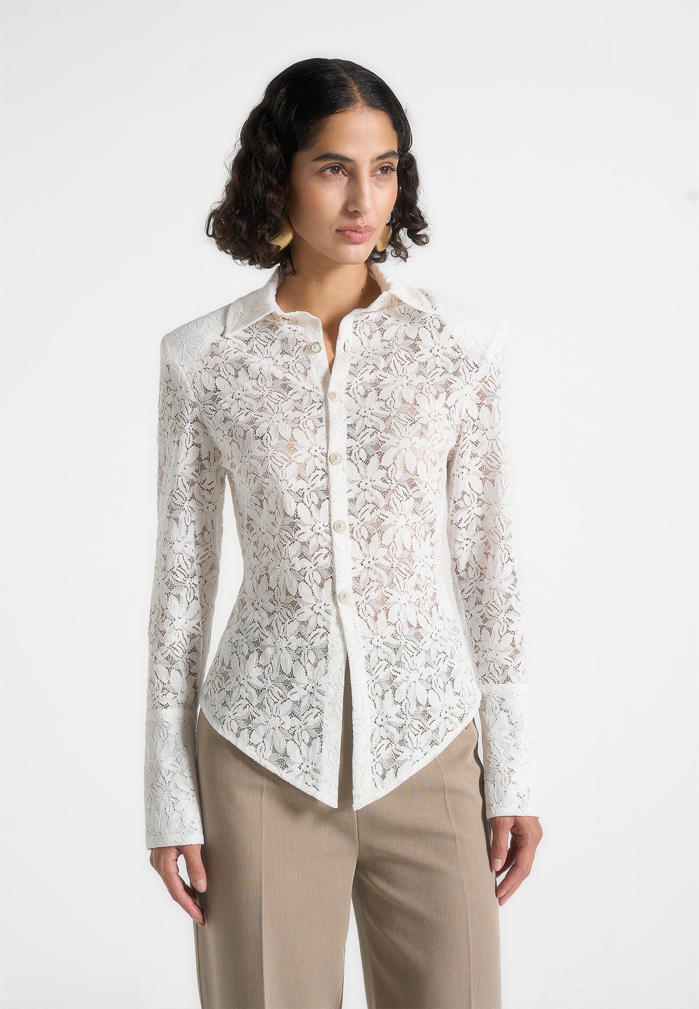 sila-wide-shoulder-lace-angled-shirt-white