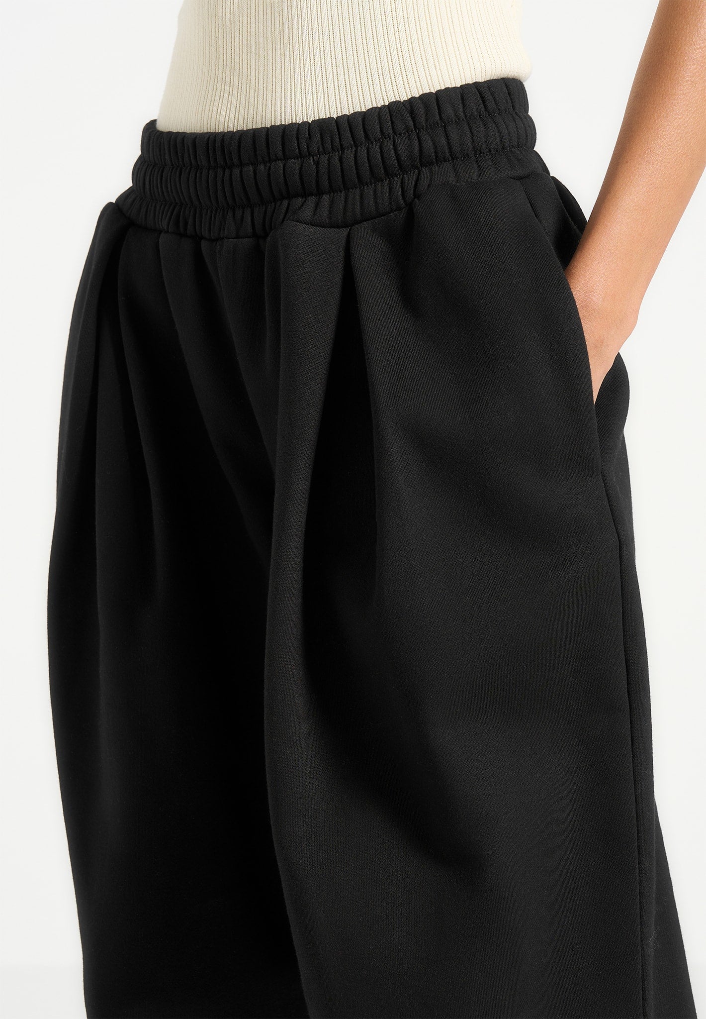fanny-straight-leg-box-pleat-joggers-black