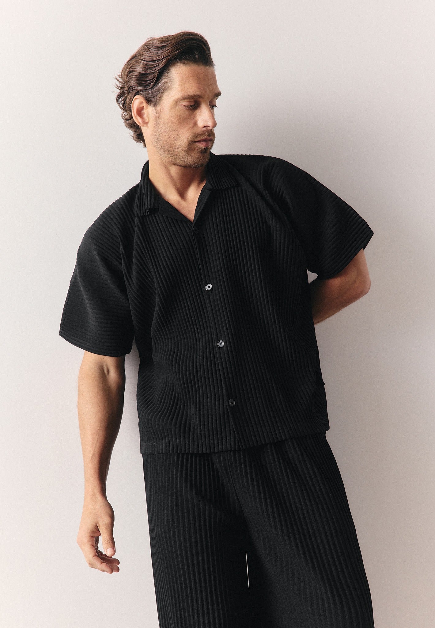 justin-pleated-boxy-shirt-black