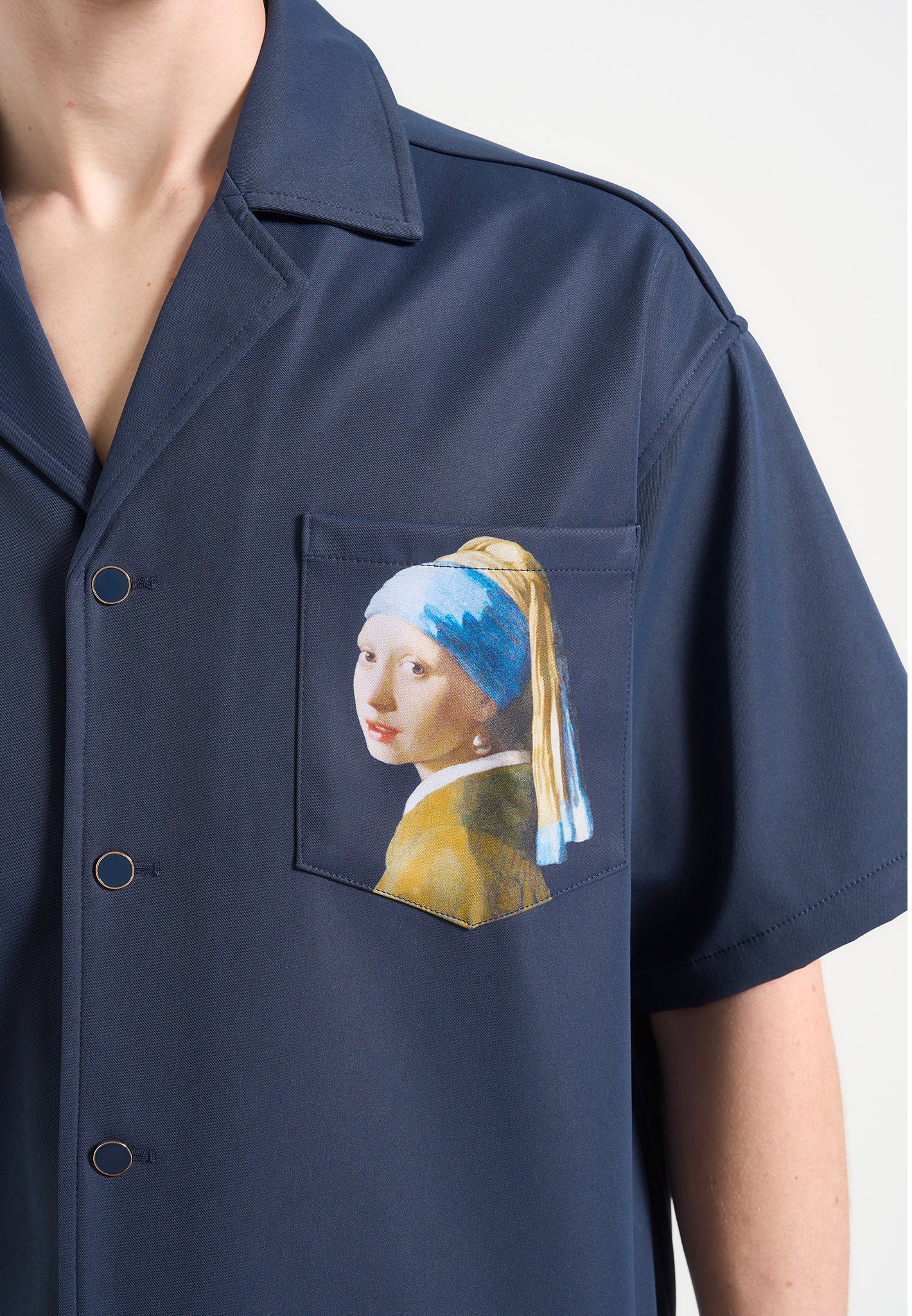 girl-with-a-pearl-earring-boxy-shirt-indigo