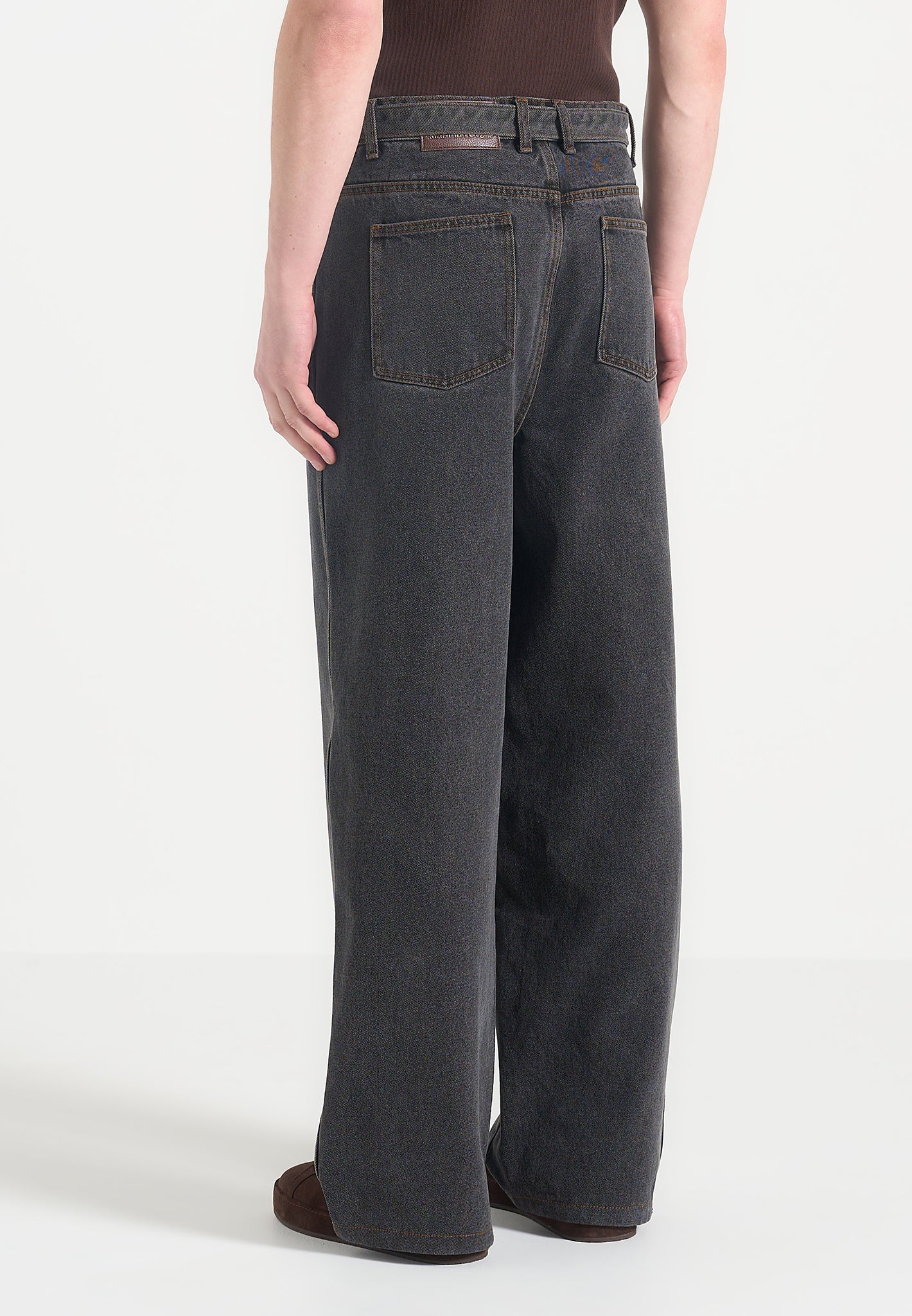 wide-leg-belted-jeans-black-wash