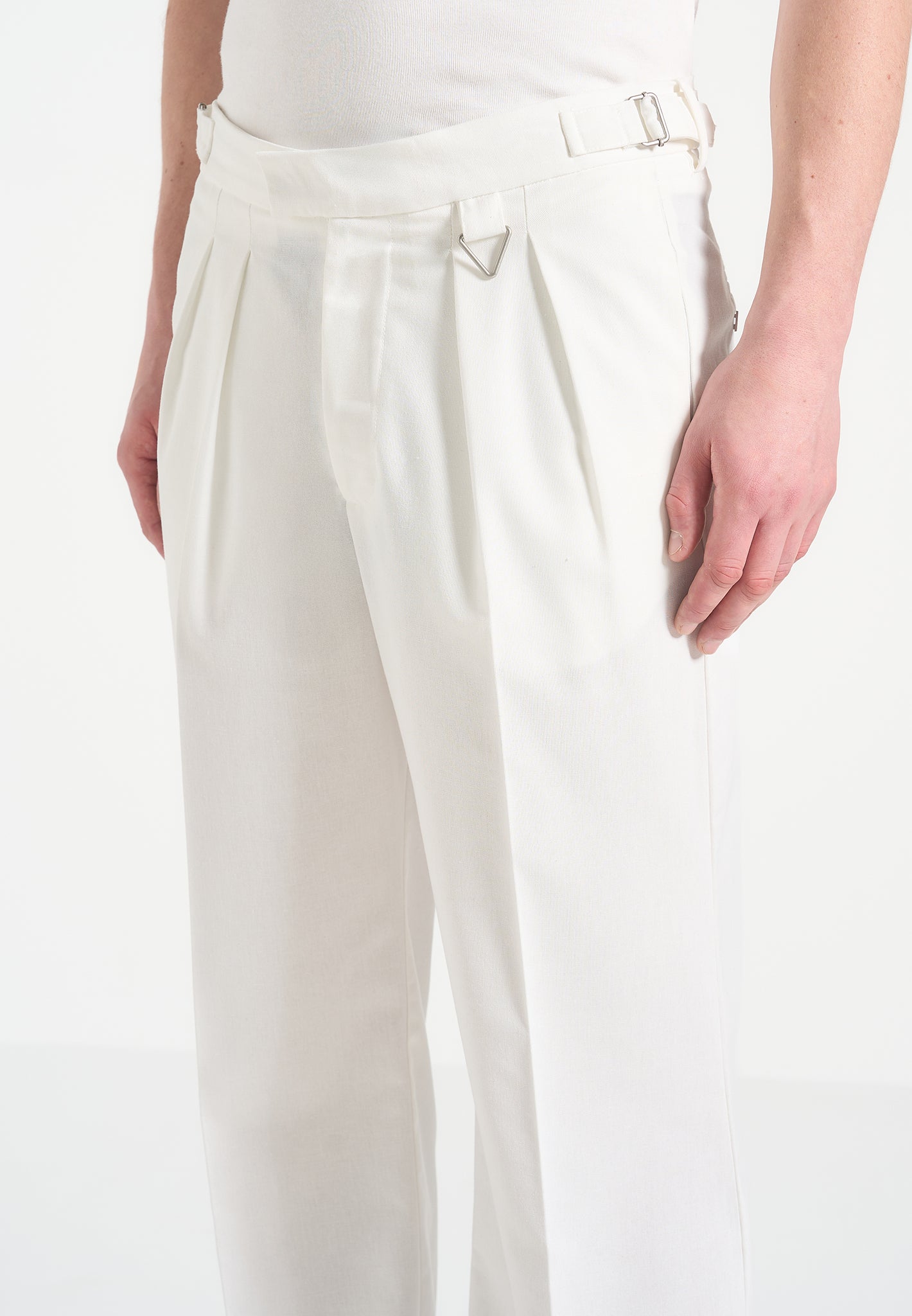relaxed-fit-linen-trousers-with-twin-pleat-white