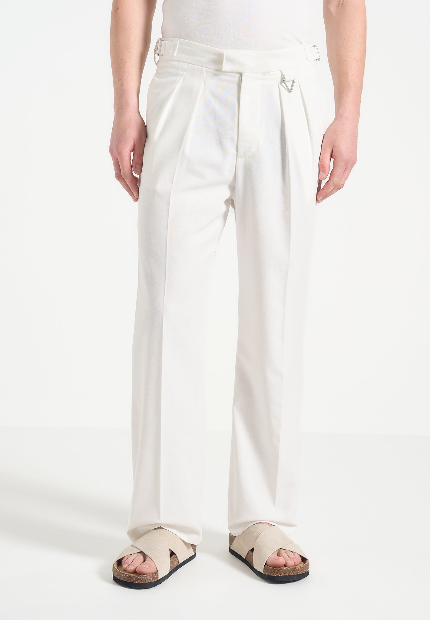 relaxed-fit-linen-trousers-with-twin-pleat-white