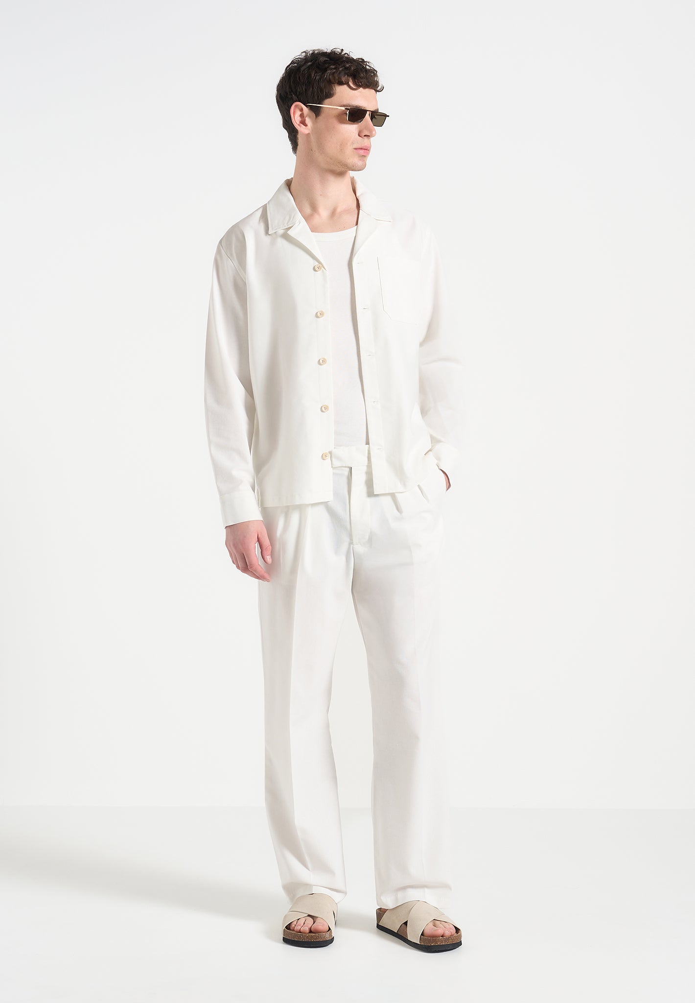 relaxed-fit-linen-trousers-with-twin-pleat-white